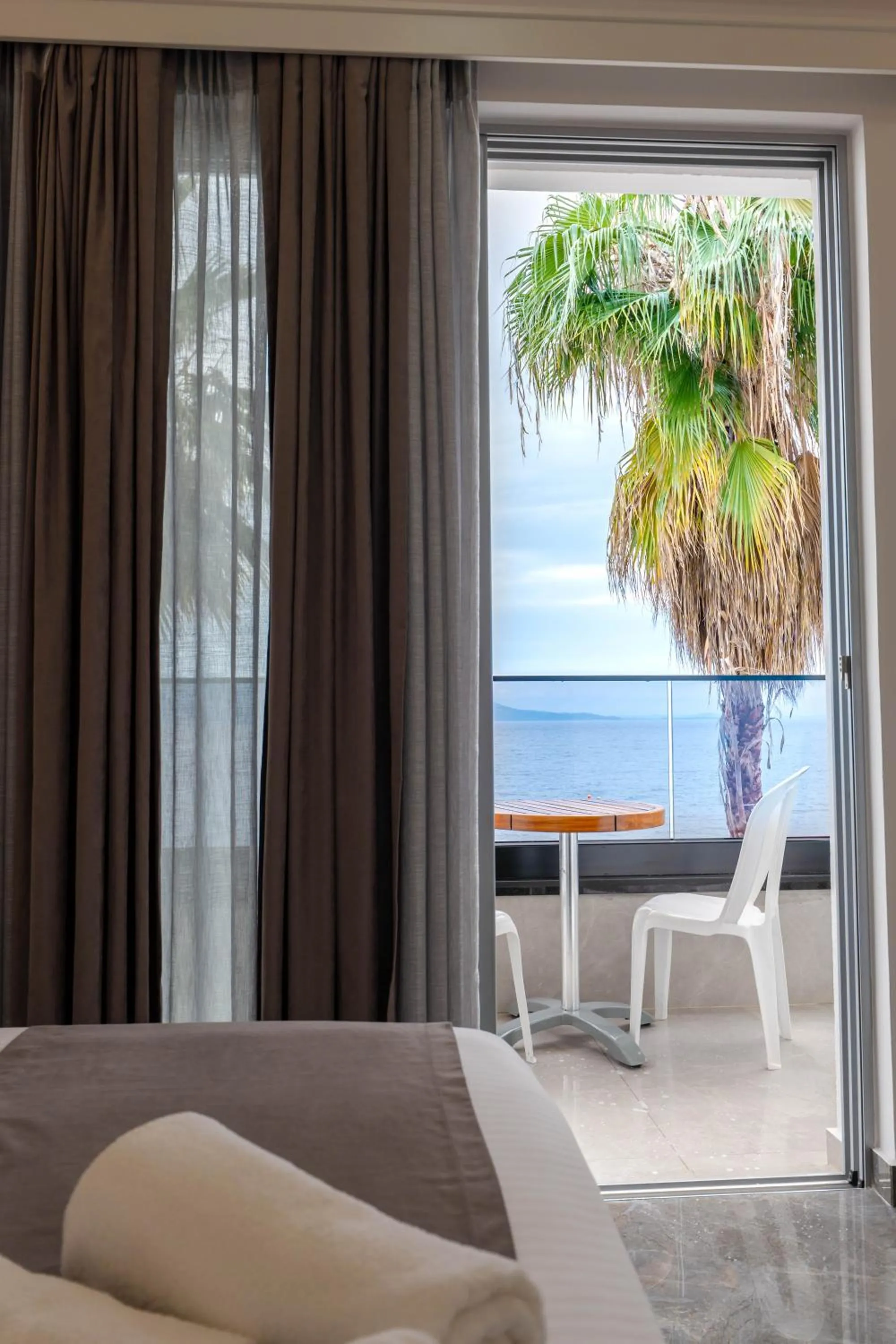 Balcony/Terrace, Bed in Vila Era Beach