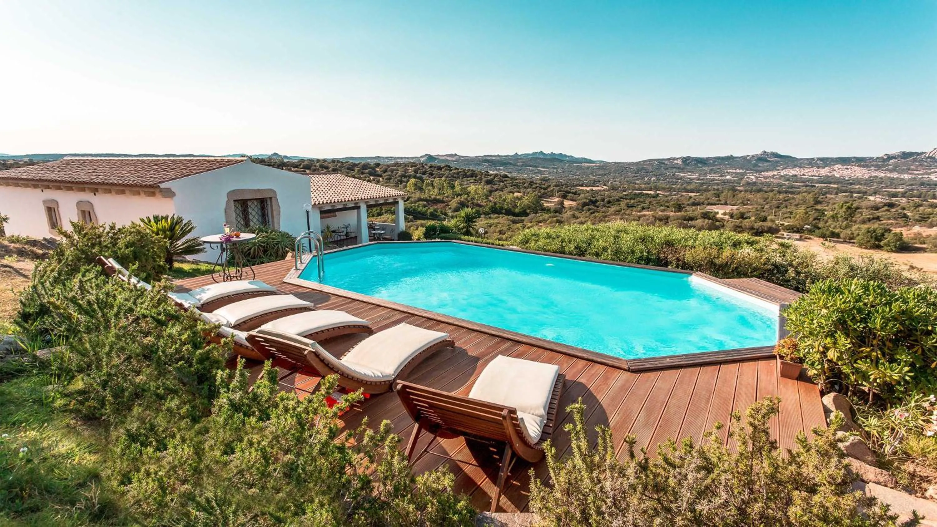 Pool view in Dolce Luna