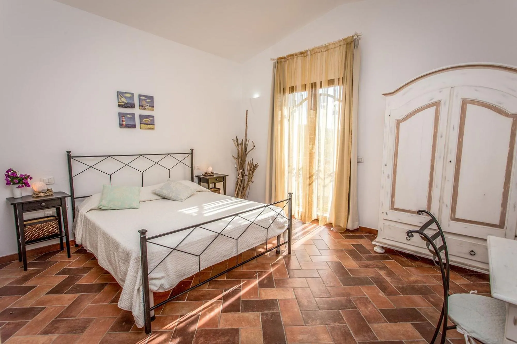 Bedroom, Bed in Dolce Luna