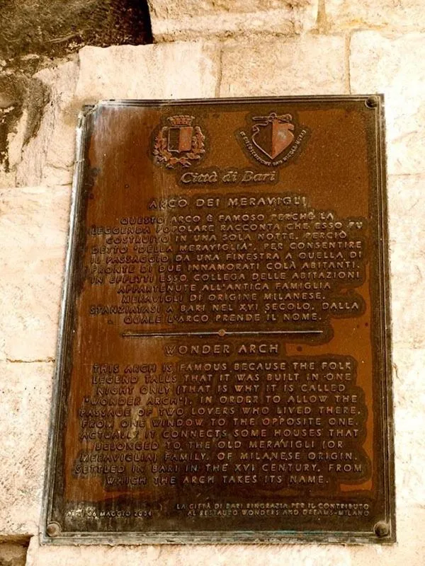 Decorative detail in Dei Meravigli