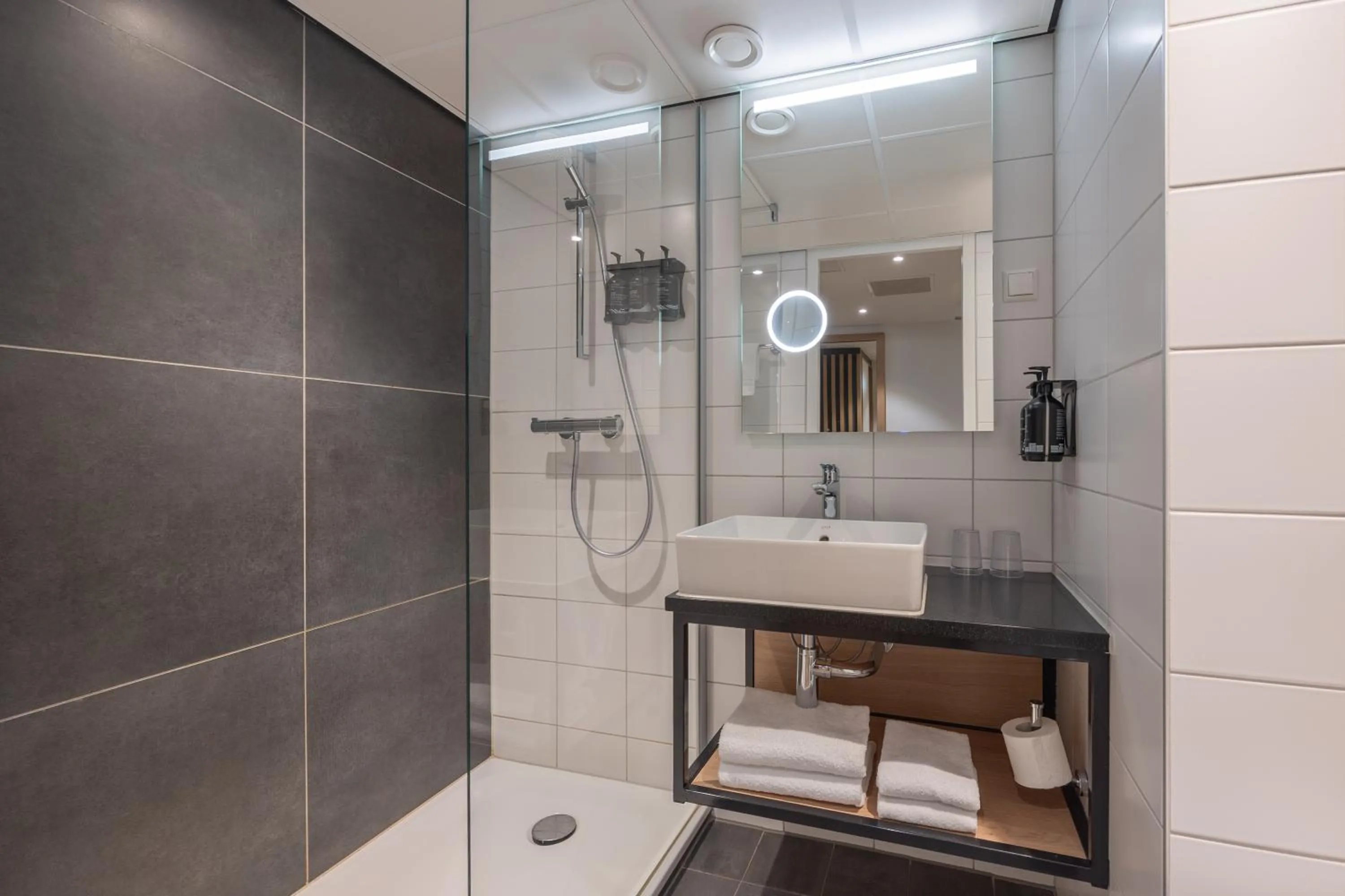 Bathroom in Hotel Nordseka The Hague - Voorburg