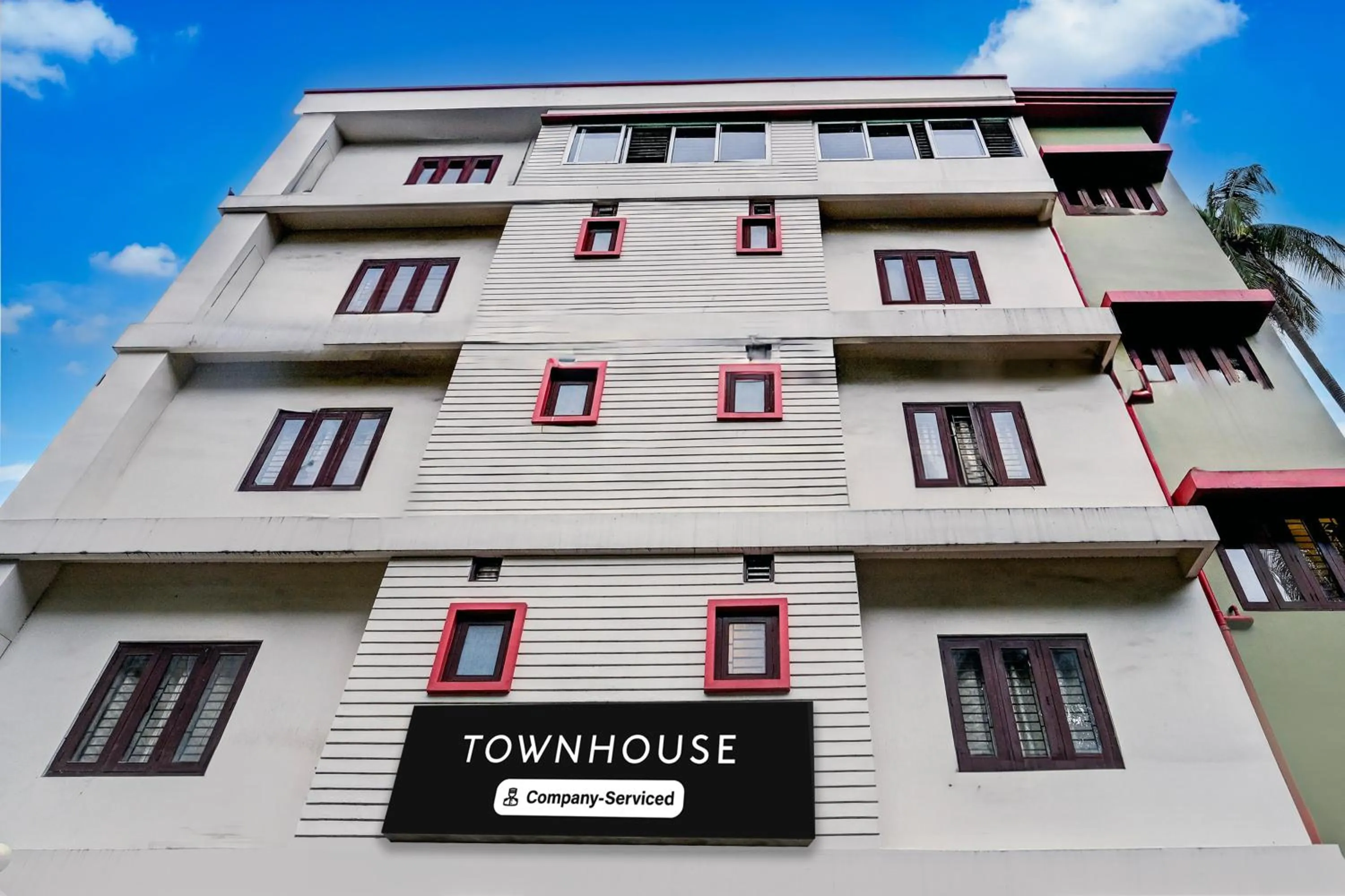 Facade/entrance in Super Townhouse Guwahati Railway Station Formerly Niharika Guest House