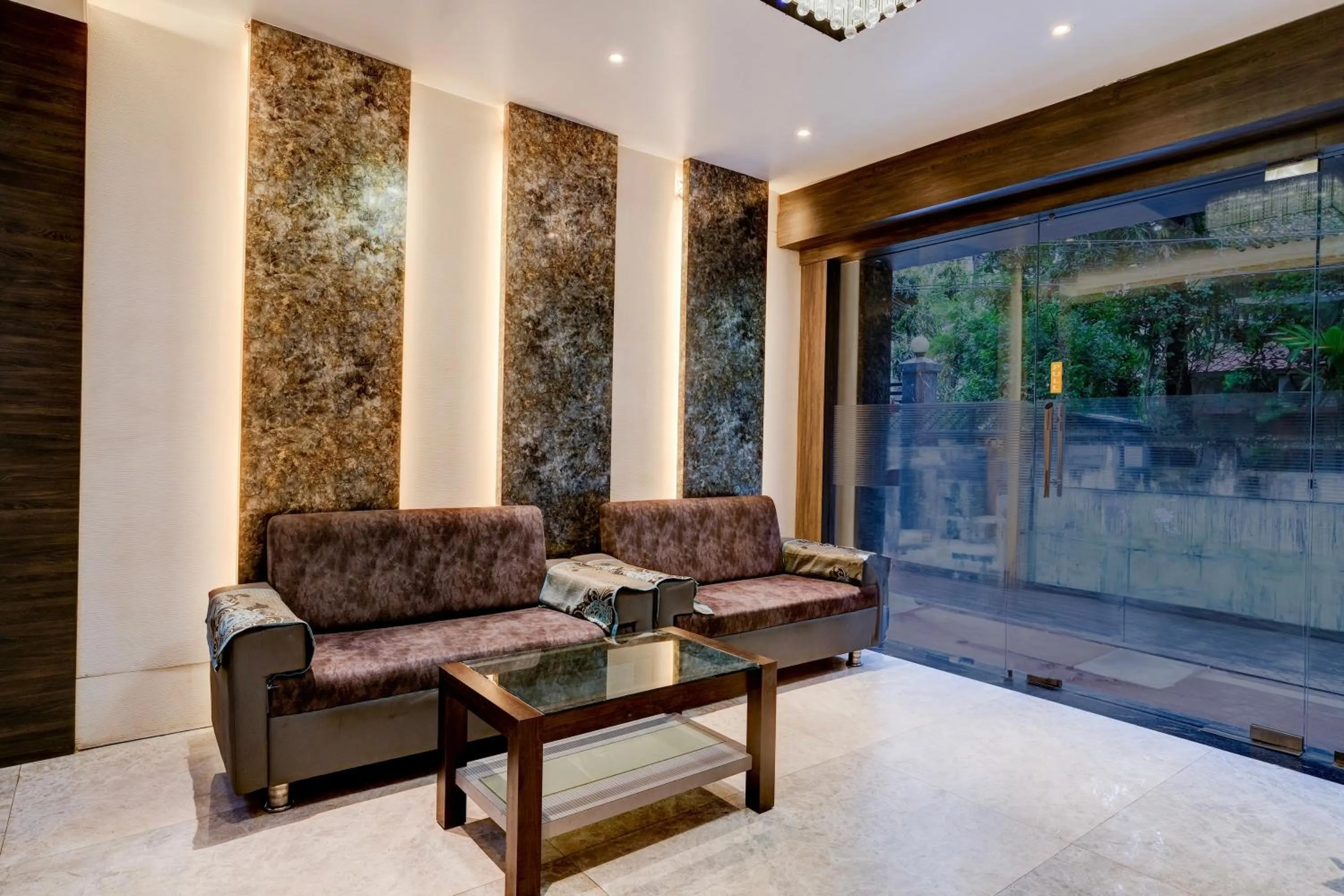 Lobby or reception in Super Townhouse Guwahati Railway Station Formerly Niharika Guest House