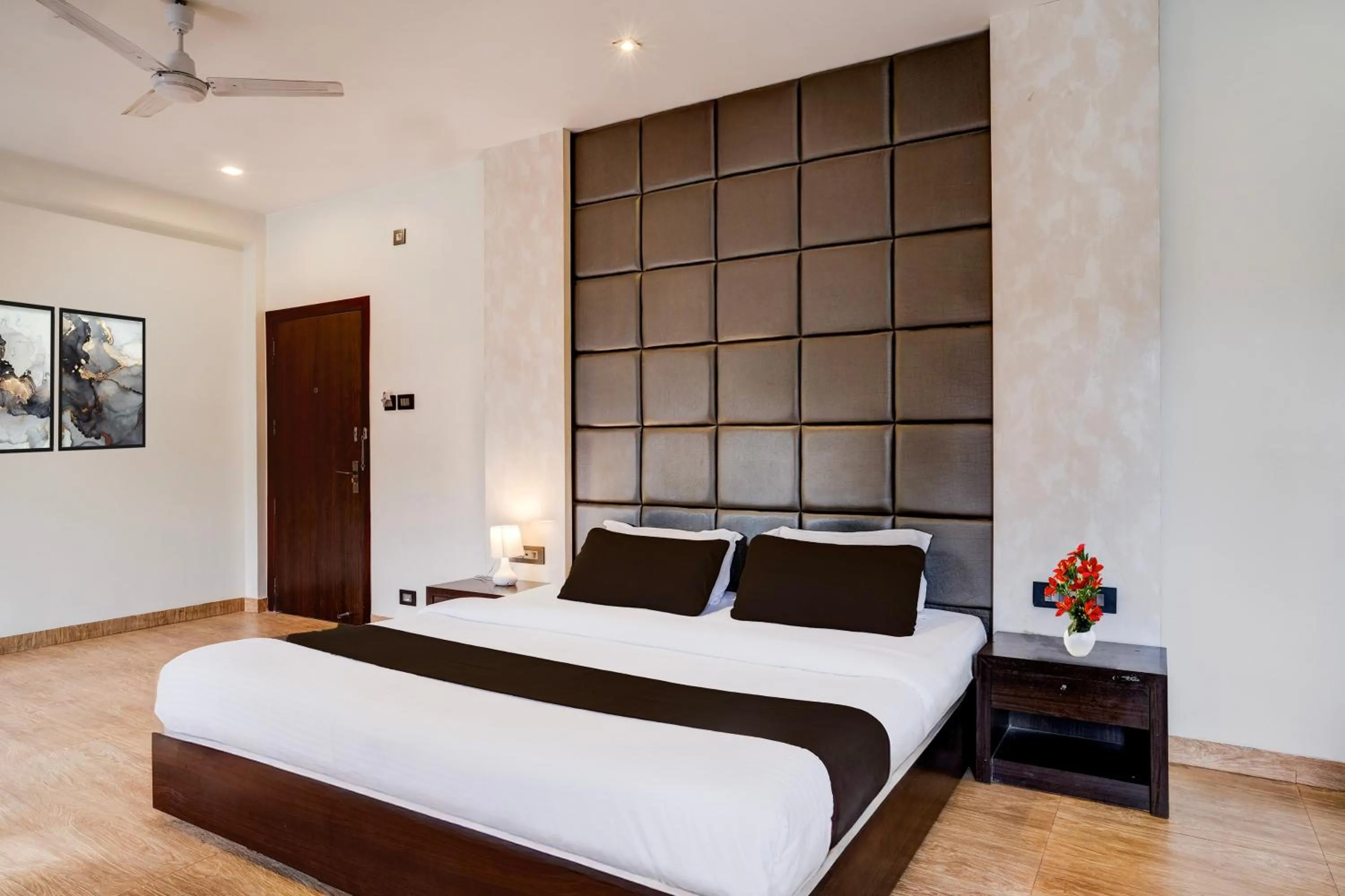 Bedroom, Bed in Super Townhouse Guwahati Railway Station Formerly Niharika Guest House