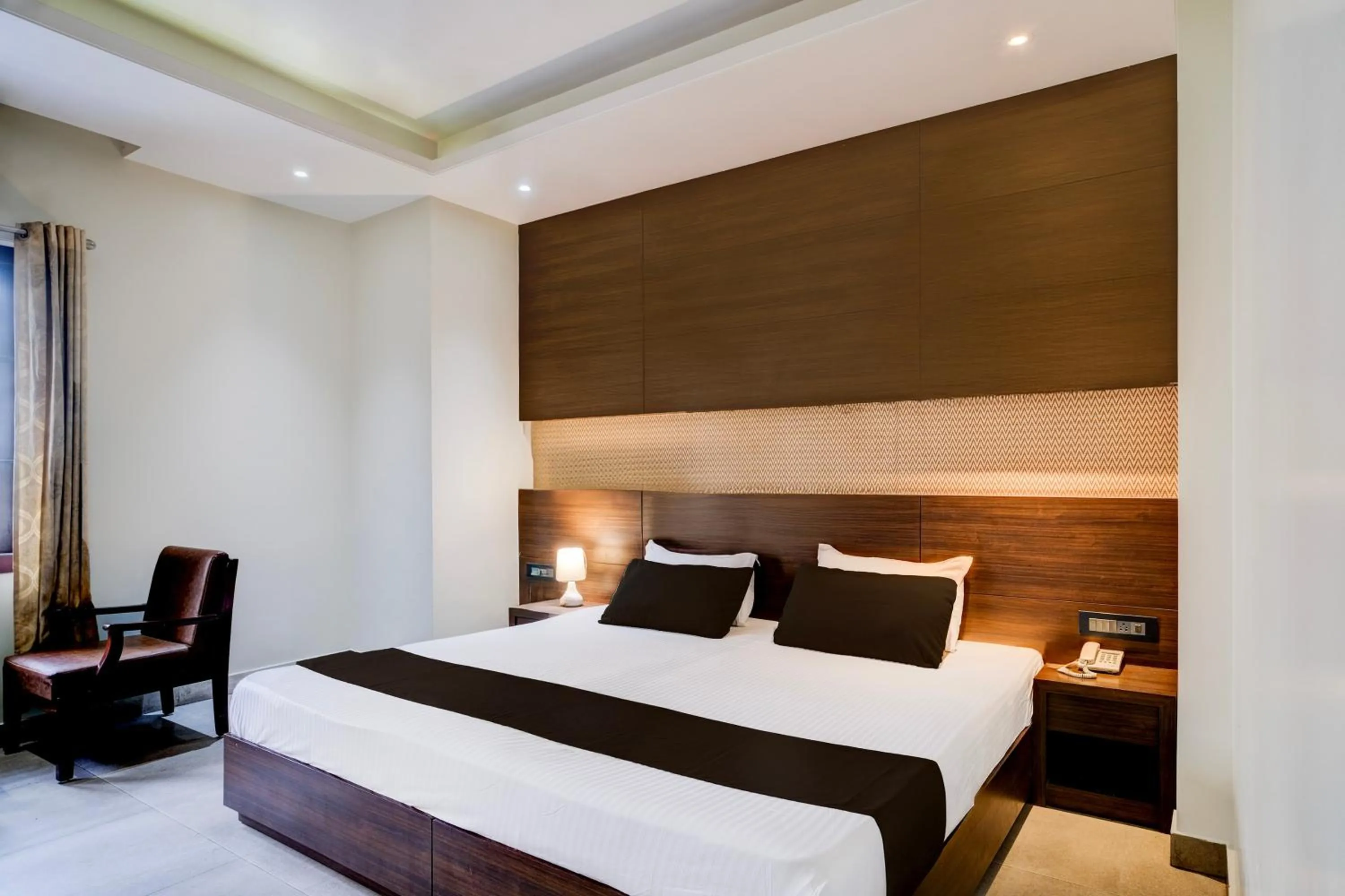 Bedroom, Bed in Super Townhouse Guwahati Railway Station Formerly Niharika Guest House