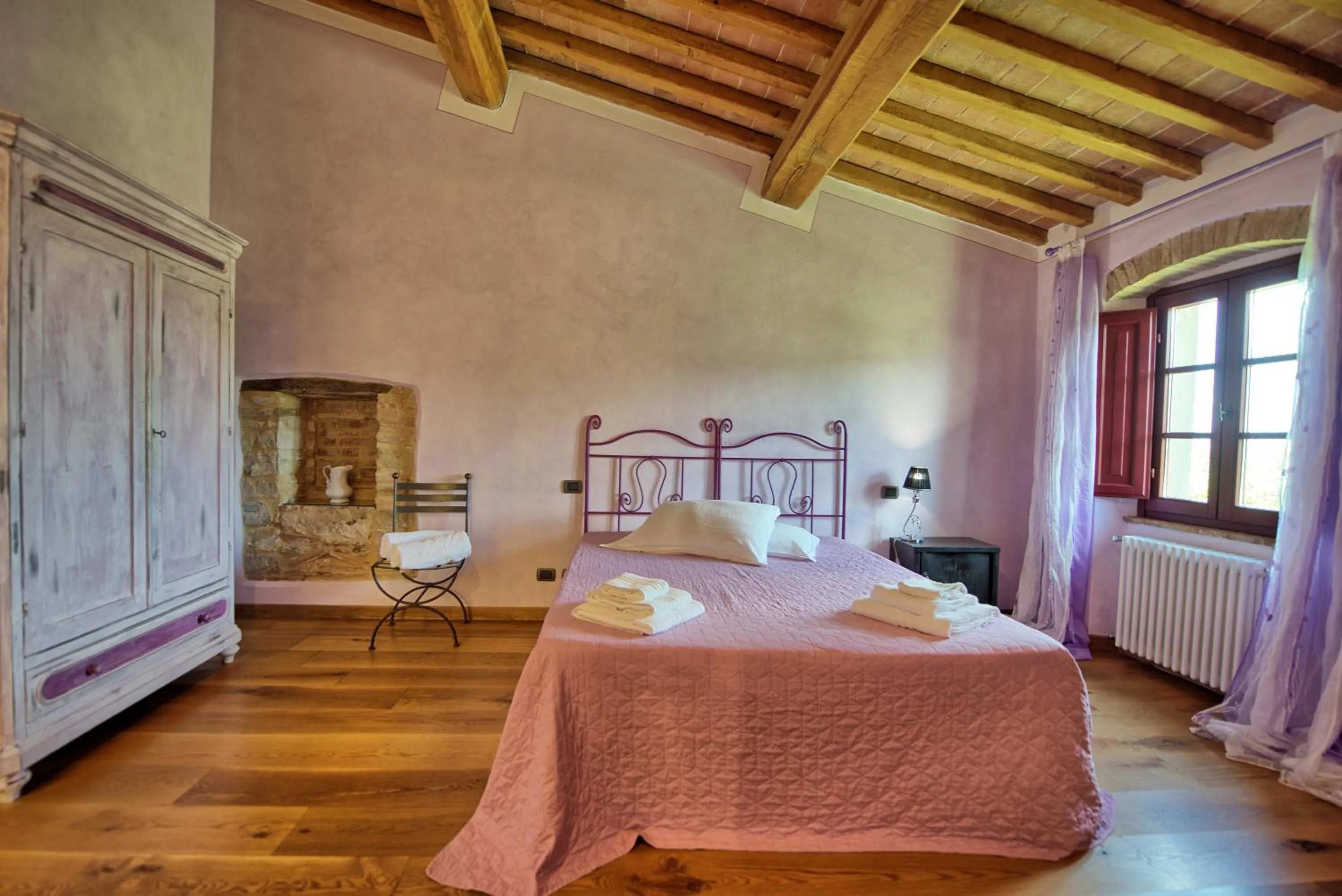 Bed in Villa Ferdinando by PosarelliVillas
