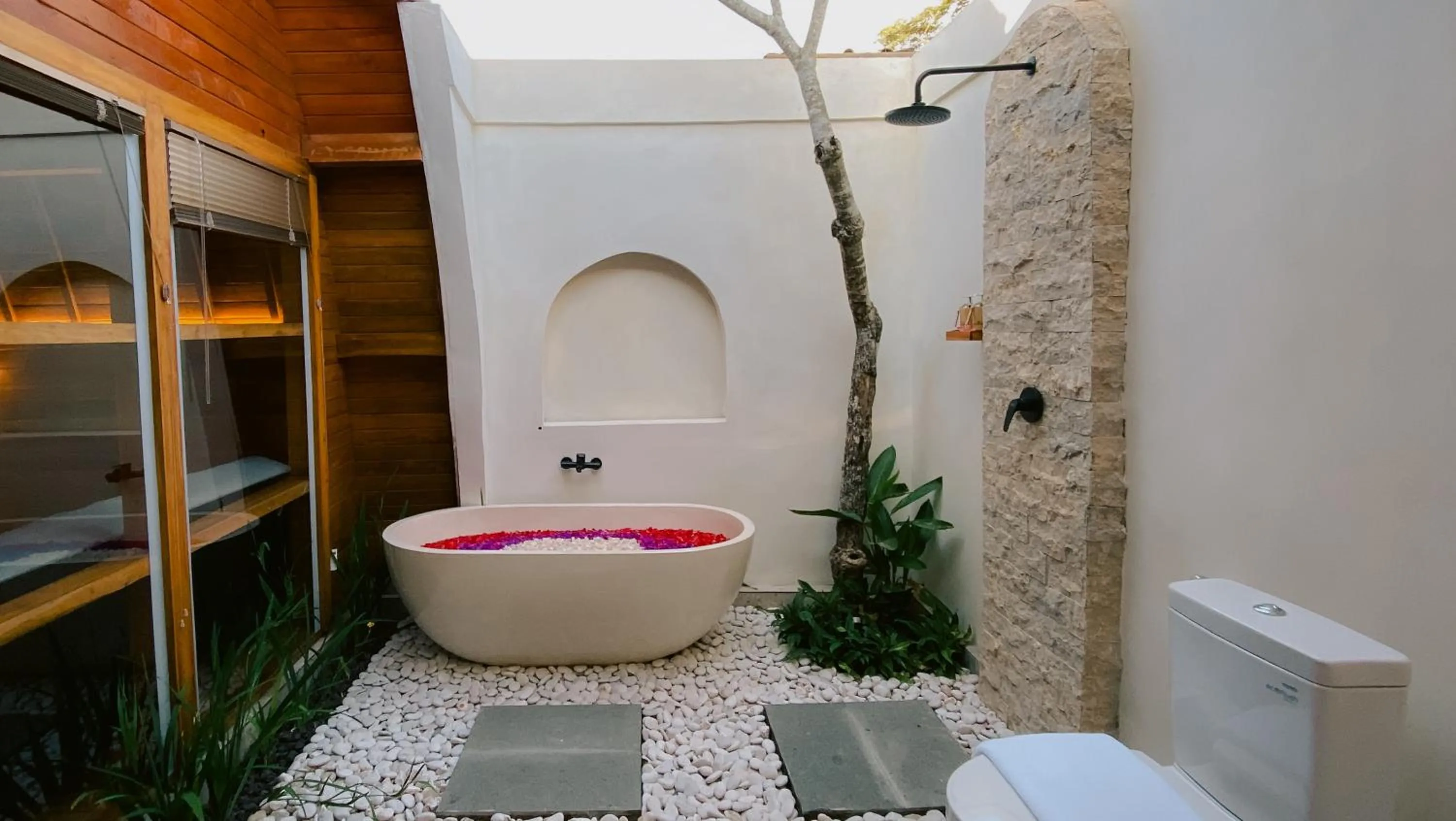 Toilet in Samplangan Penida Resort