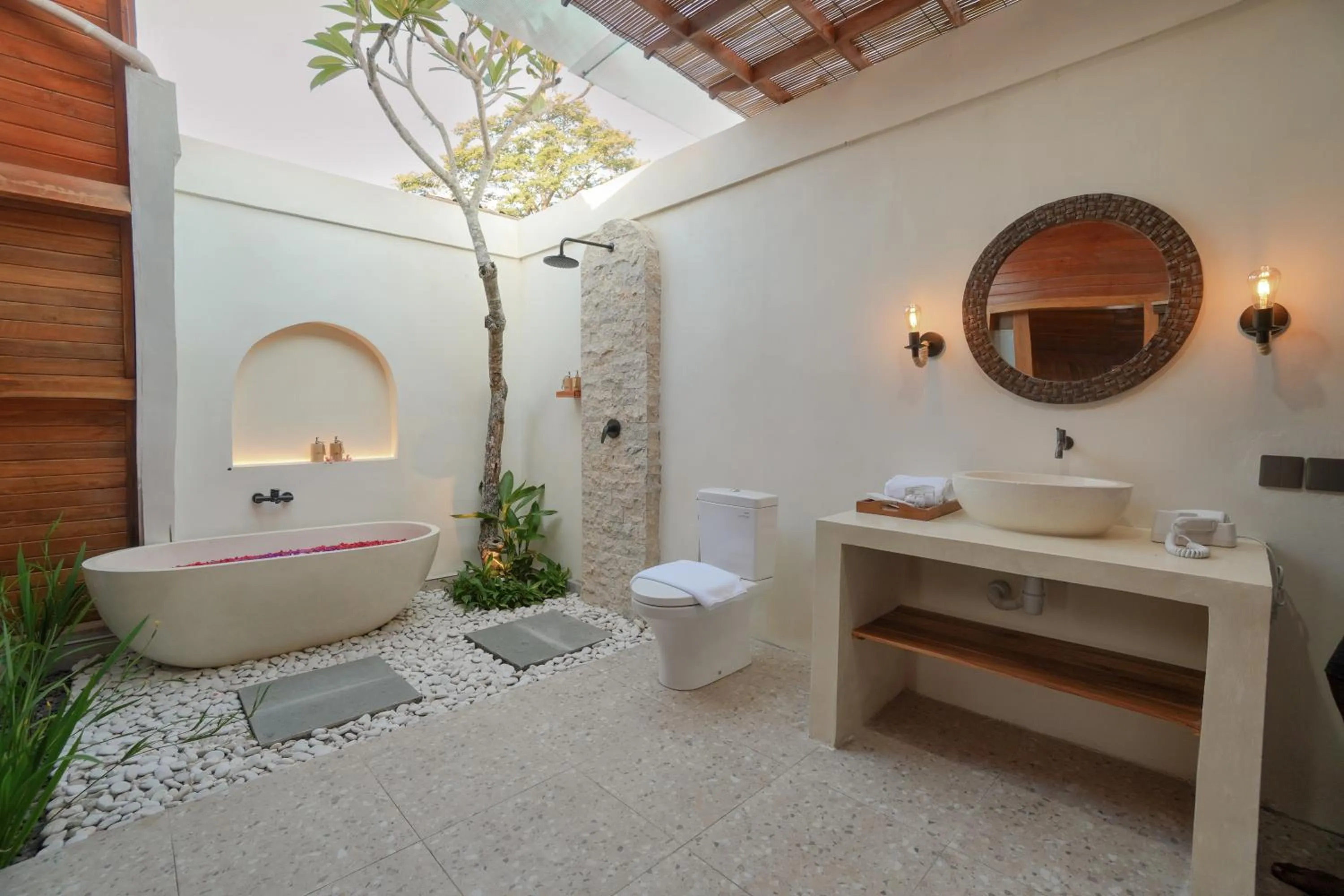 Shower in Samplangan Penida Resort