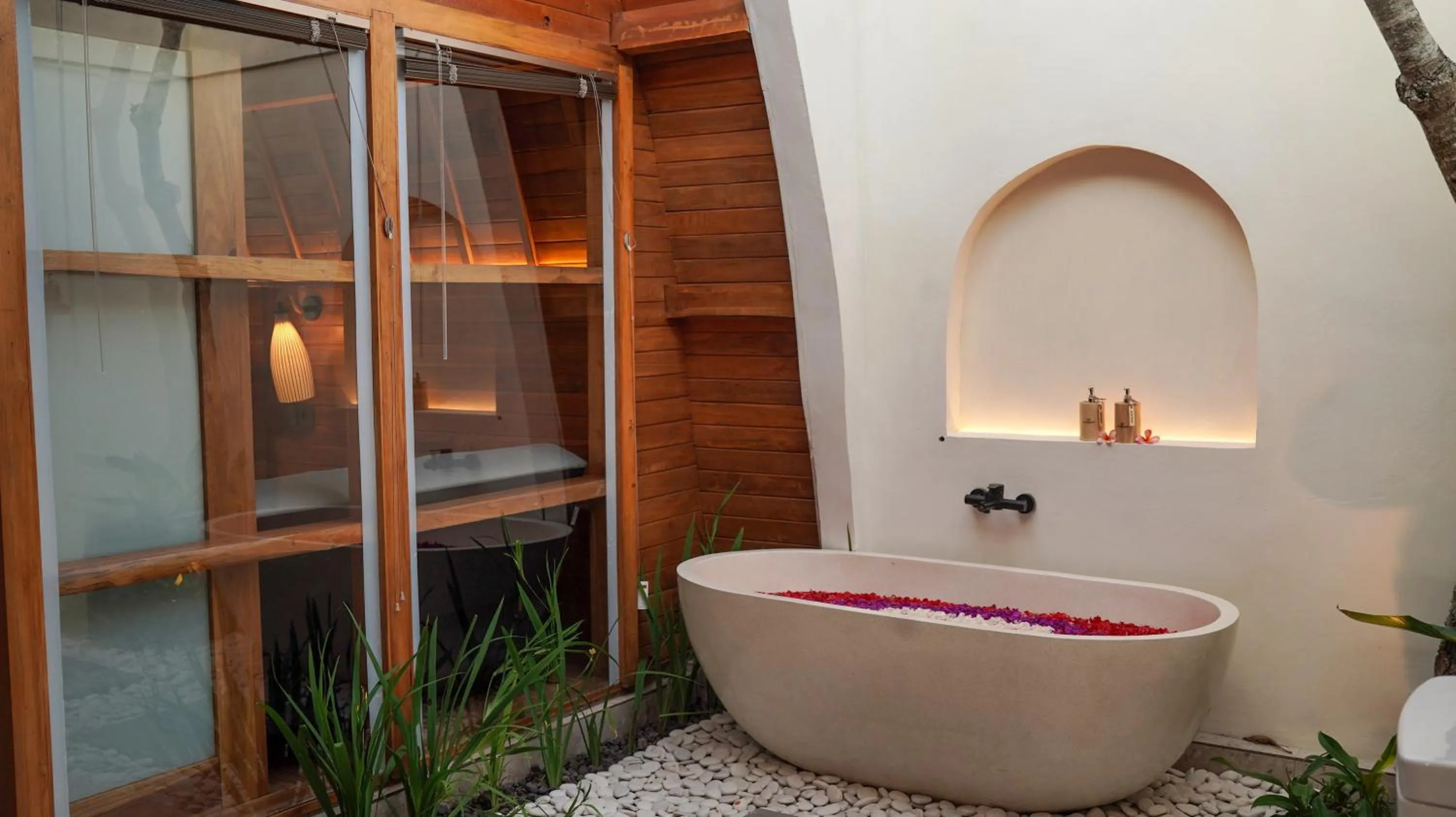 Shower in Samplangan Penida Resort