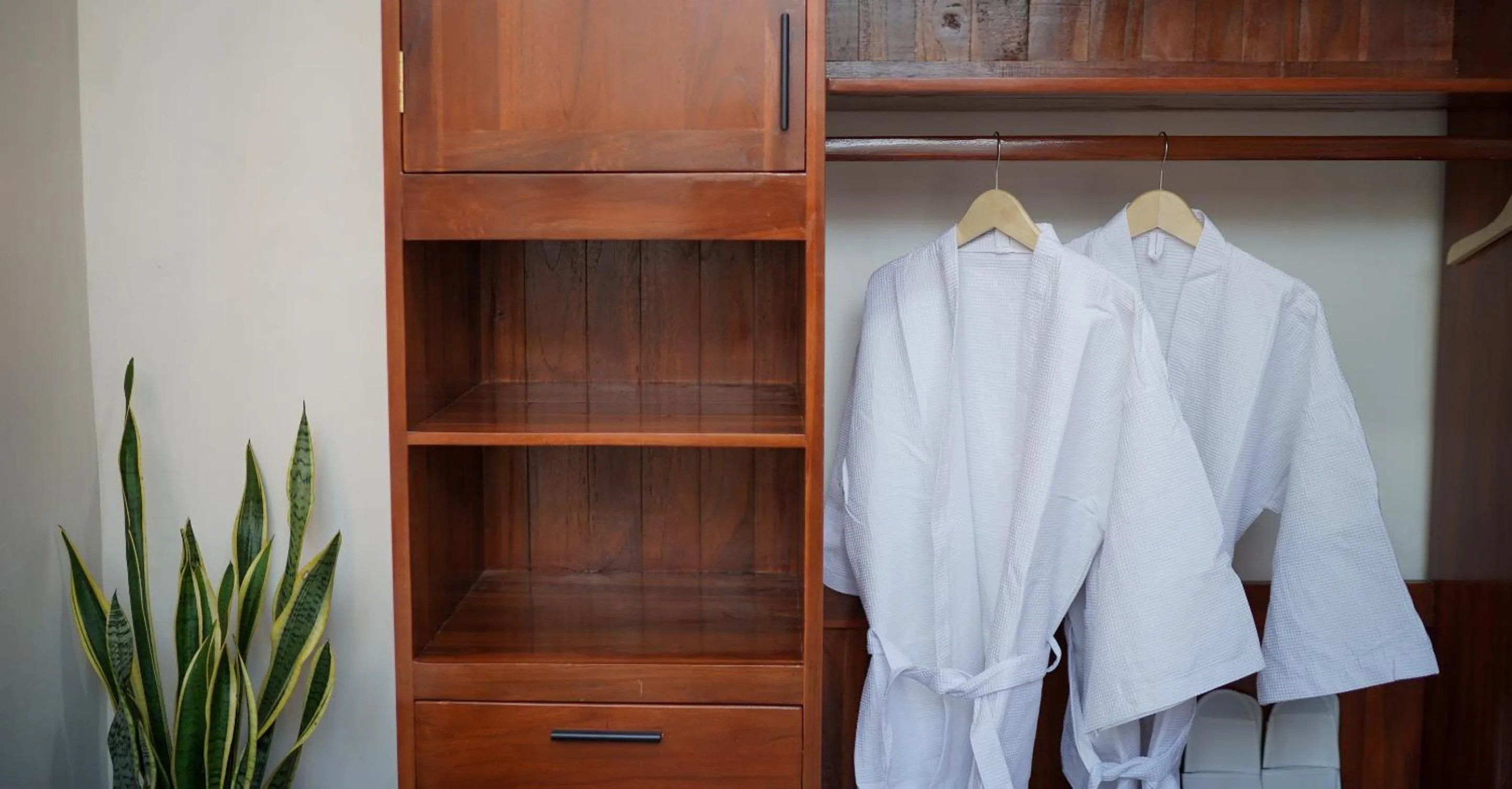wardrobe in Samplangan Penida Resort