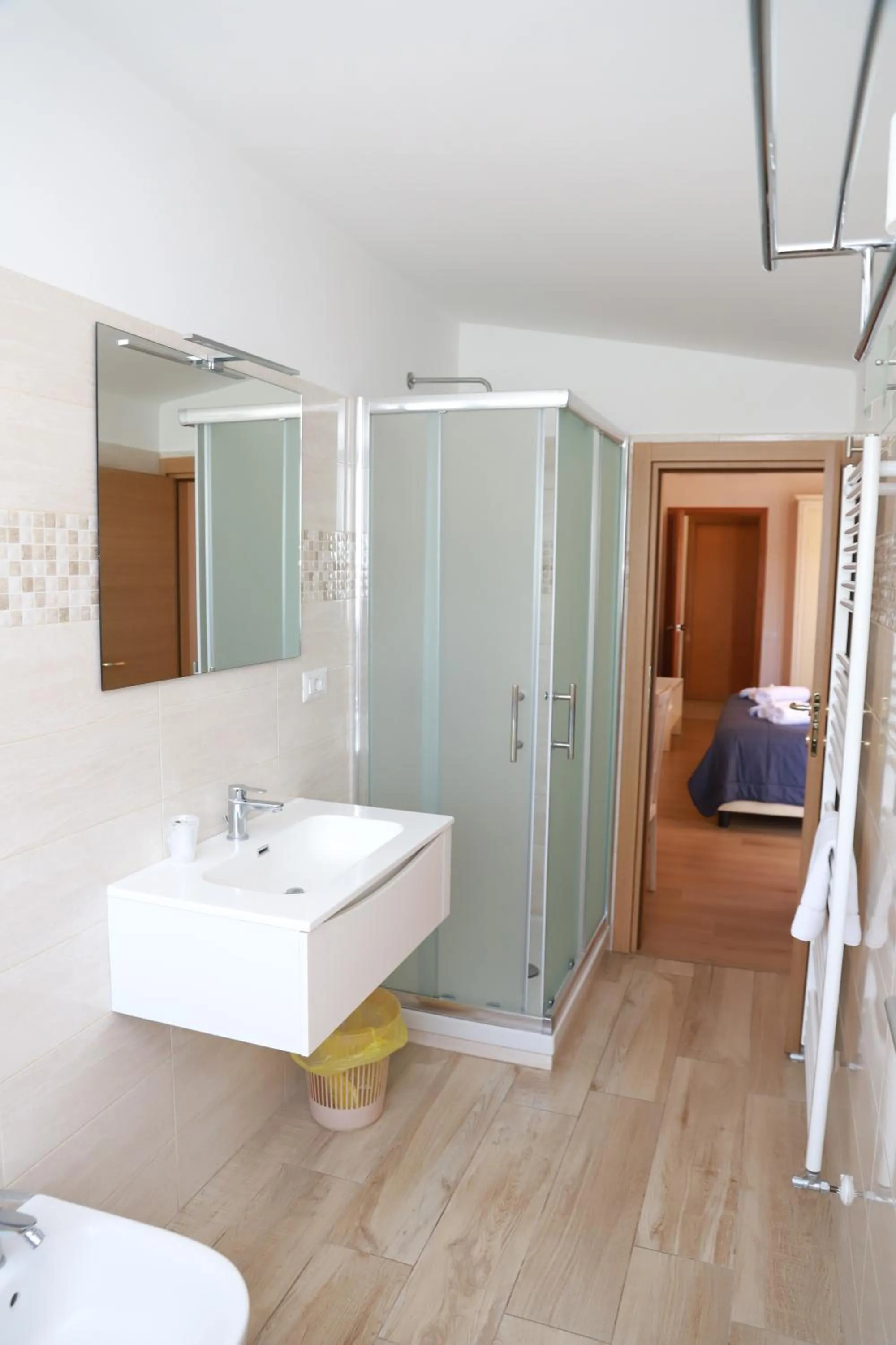 Bathroom, Bed in Hotel Massimino