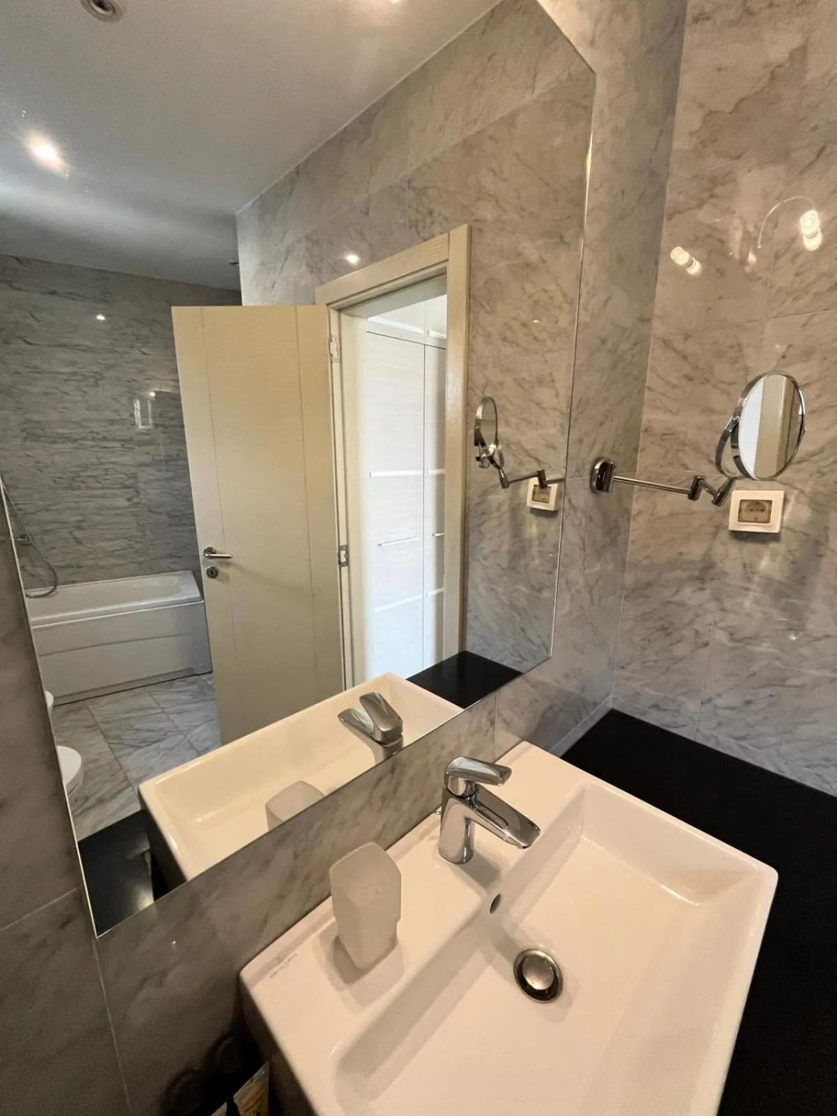 Shower in Hotel Atina