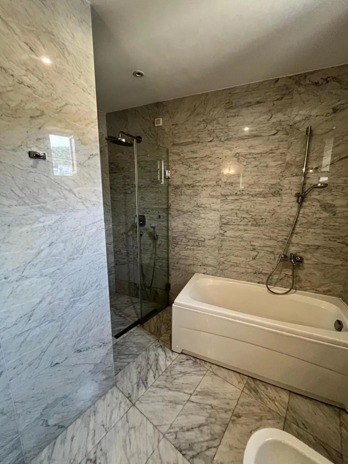 Shower in Hotel Atina