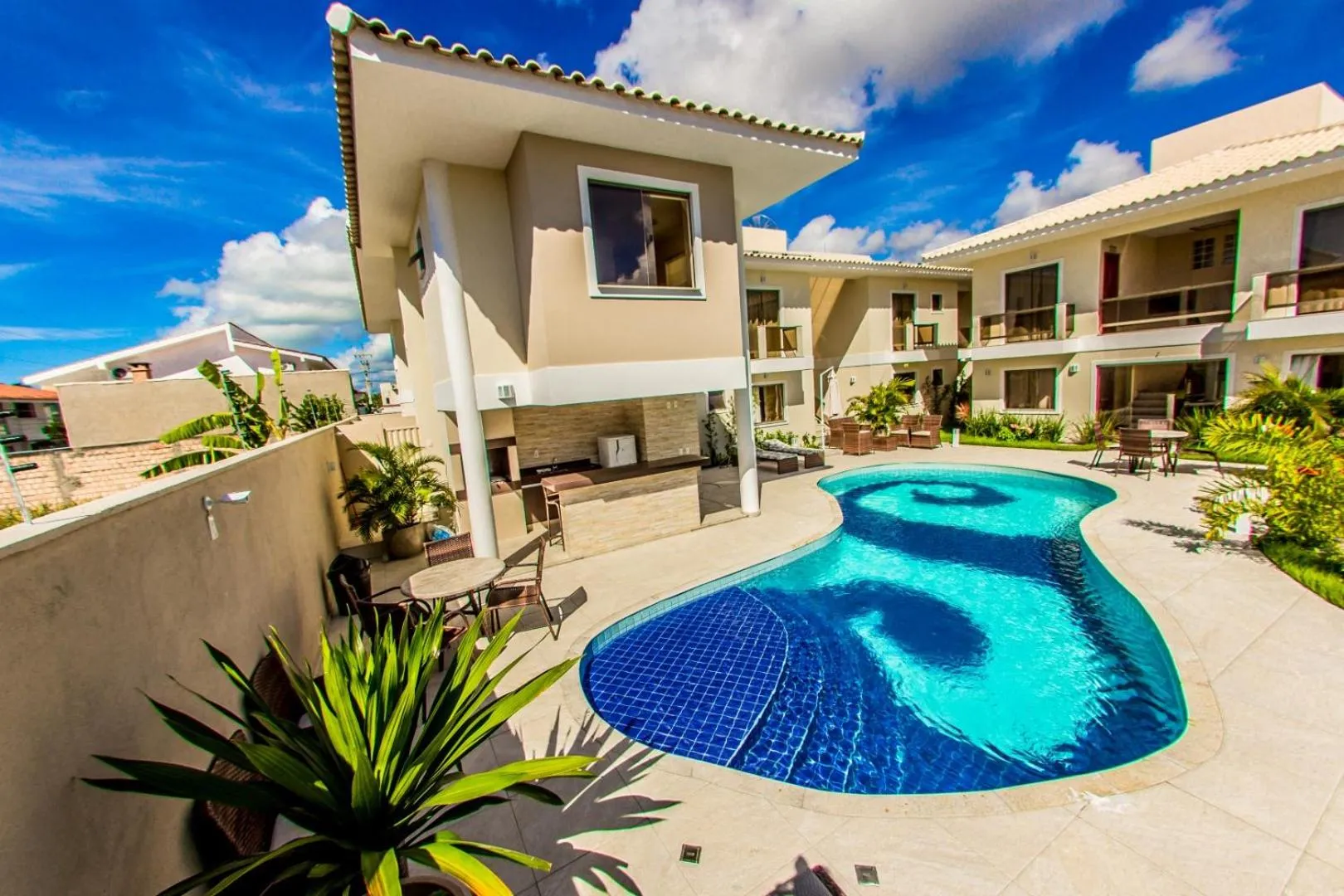 Swimming pool in Residencial Portinari LTDA