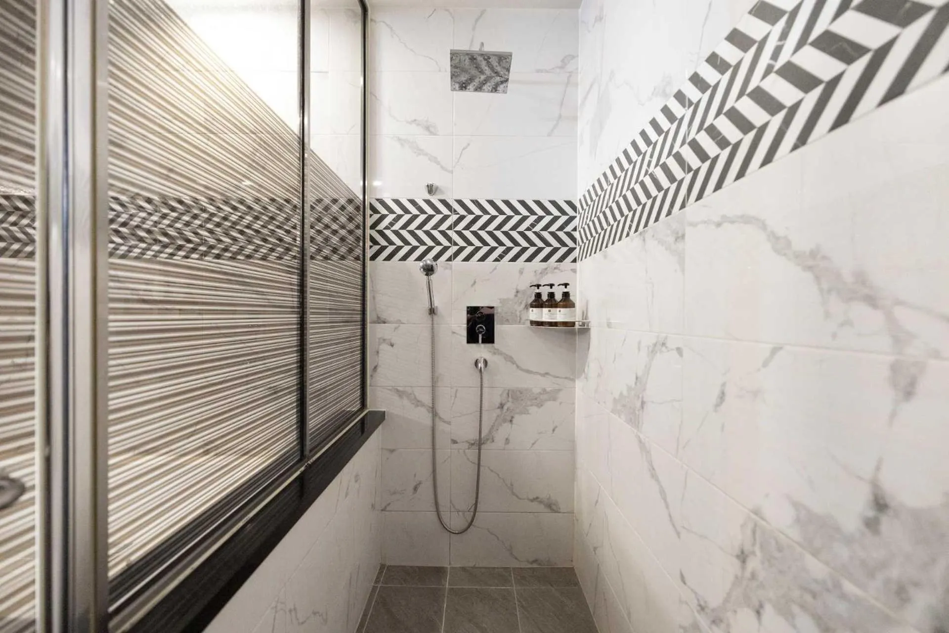 Shower in Hotel Moon Cheonan ShinBuldang