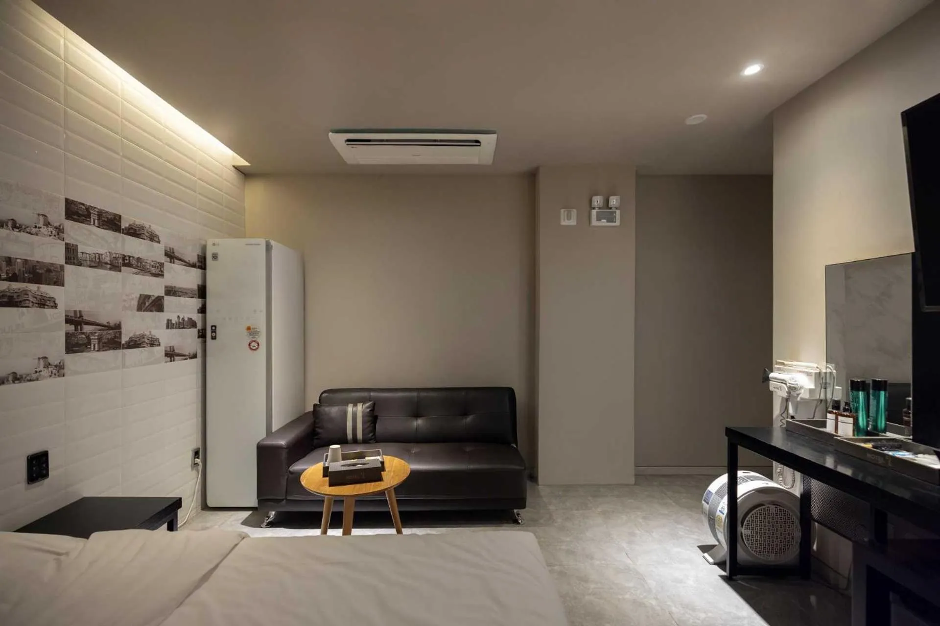 Photo of the whole room, Bed in Hotel Moon Cheonan ShinBuldang