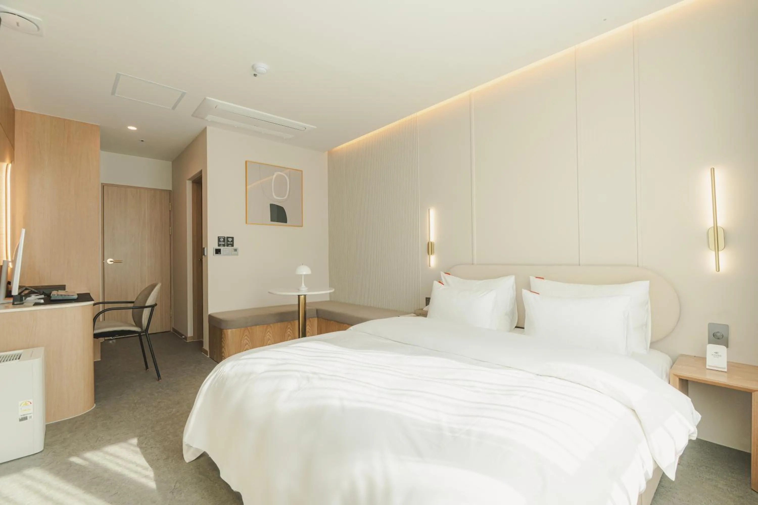 Bed in Cheonan Buldang Hound Hotel