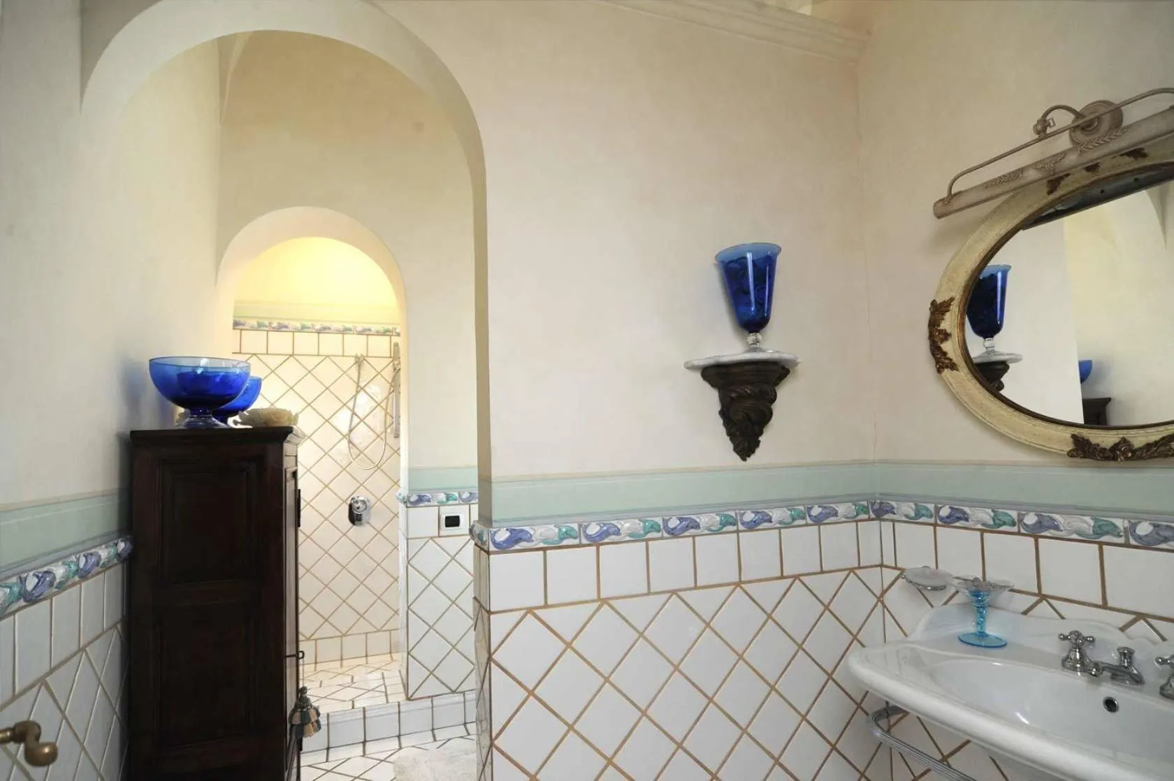 Bathroom in Casa Raiola Ercolano Luxury Rooms & Spa