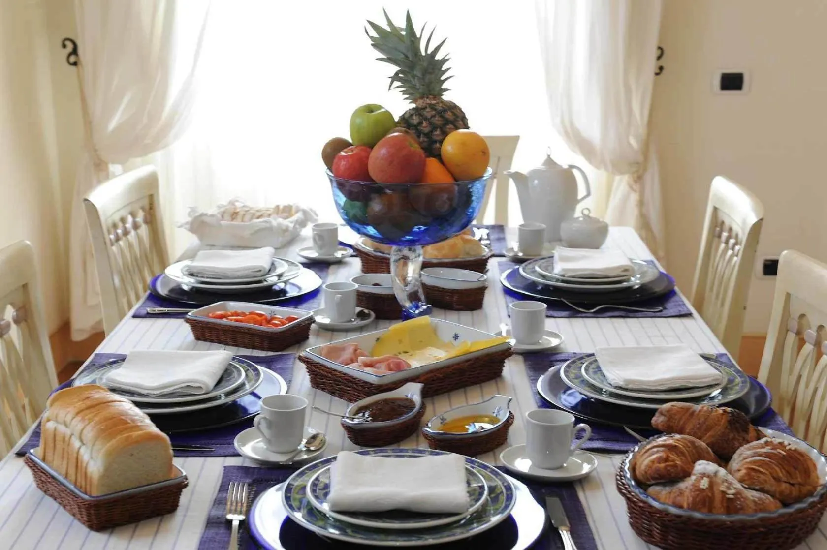 Dining area in Casa Raiola Ercolano Luxury Rooms & Spa