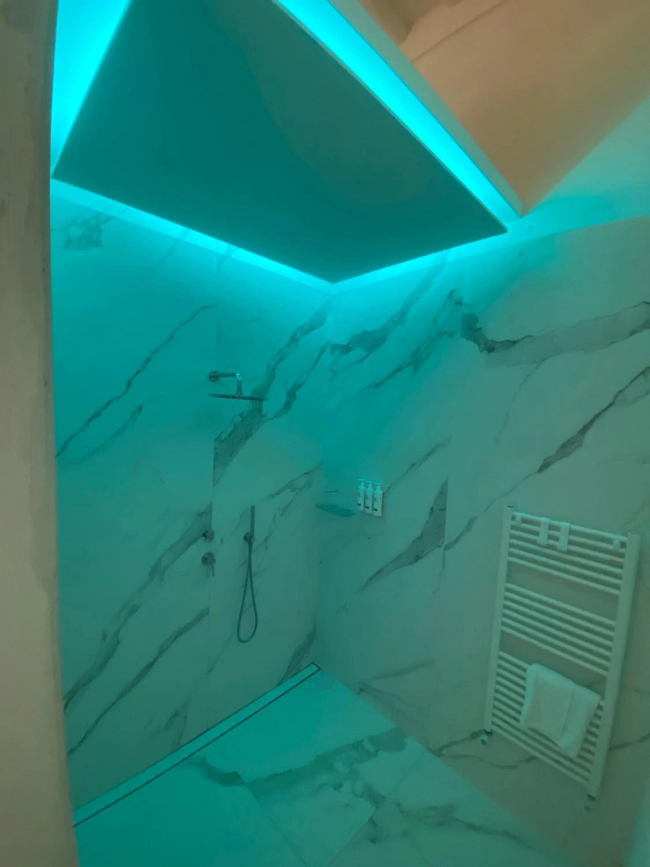 Bathroom in Casa Raiola Ercolano Luxury Rooms & Spa