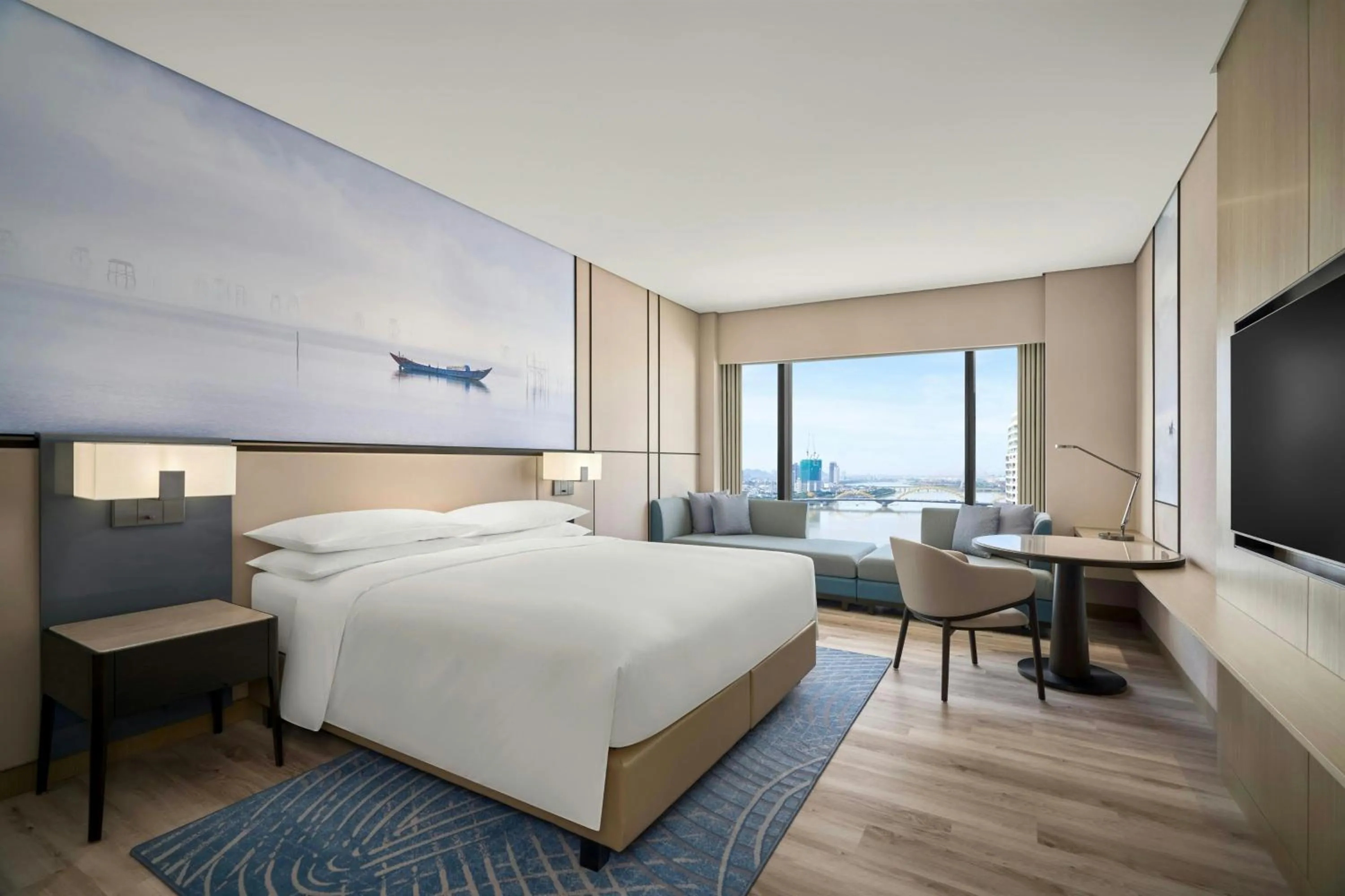 Photo of the whole room, Bed in Courtyard by Marriott Danang Han River