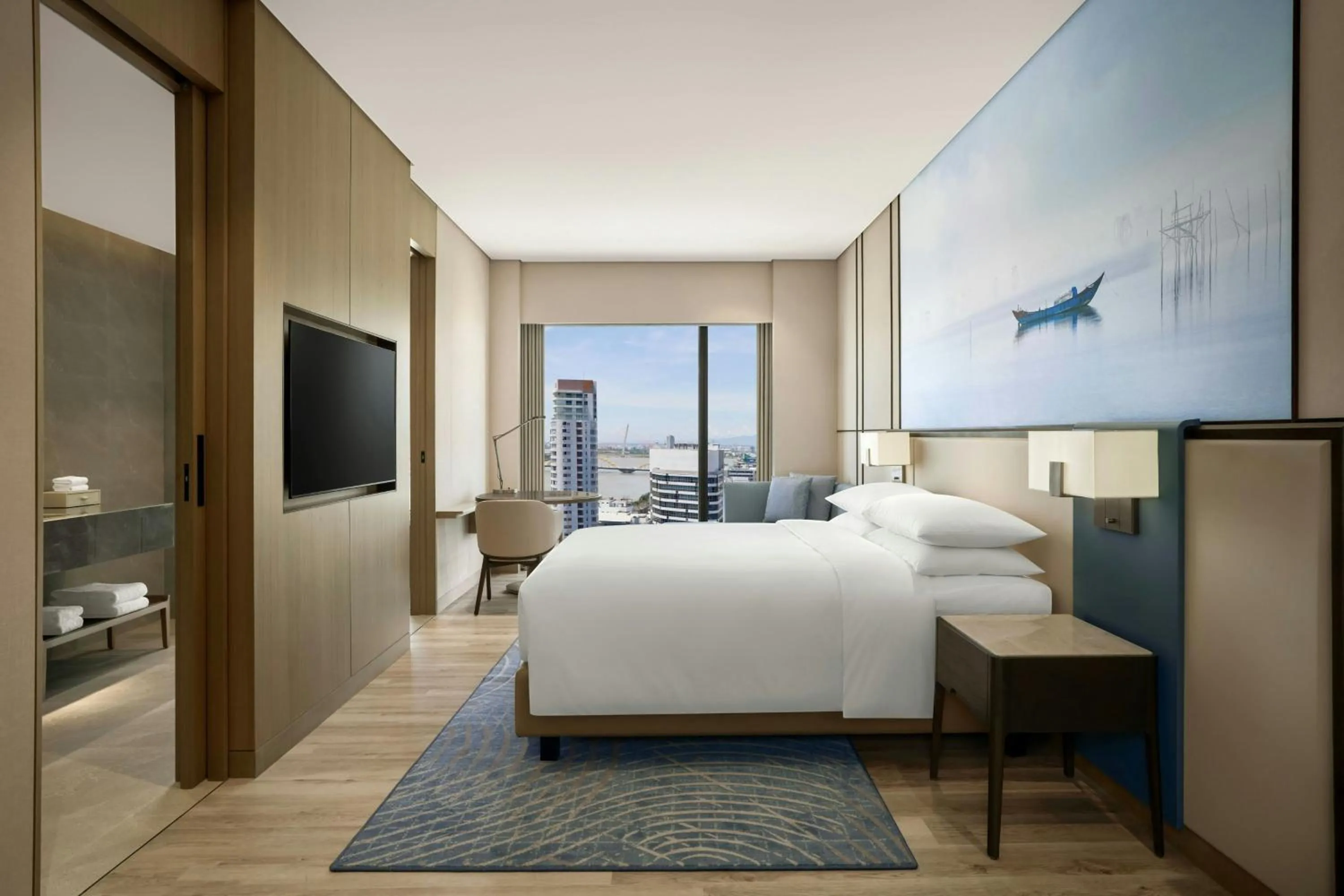 Photo of the whole room, Bed in Courtyard by Marriott Danang Han River