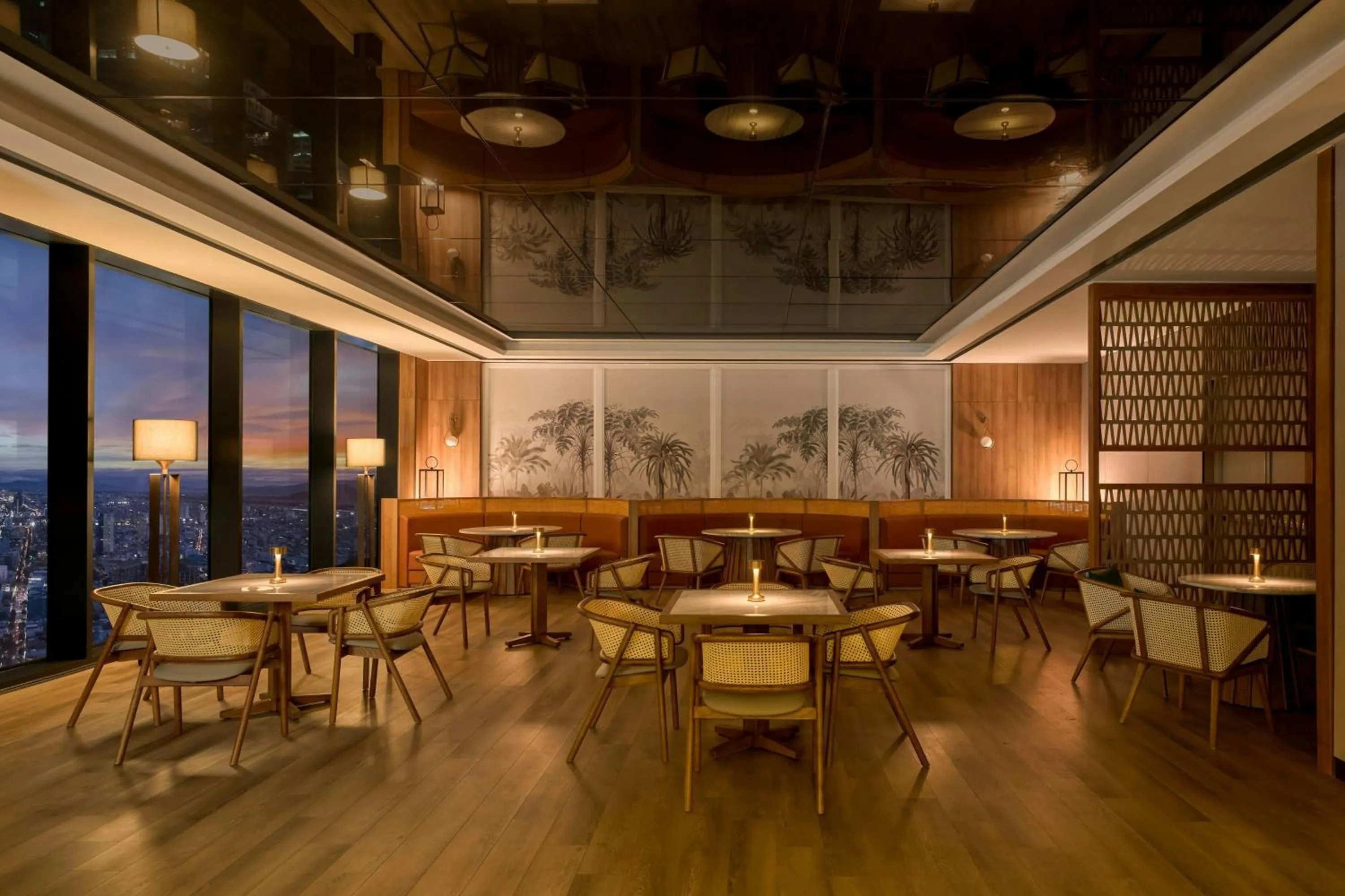 Lounge or bar in Courtyard by Marriott Danang Han River