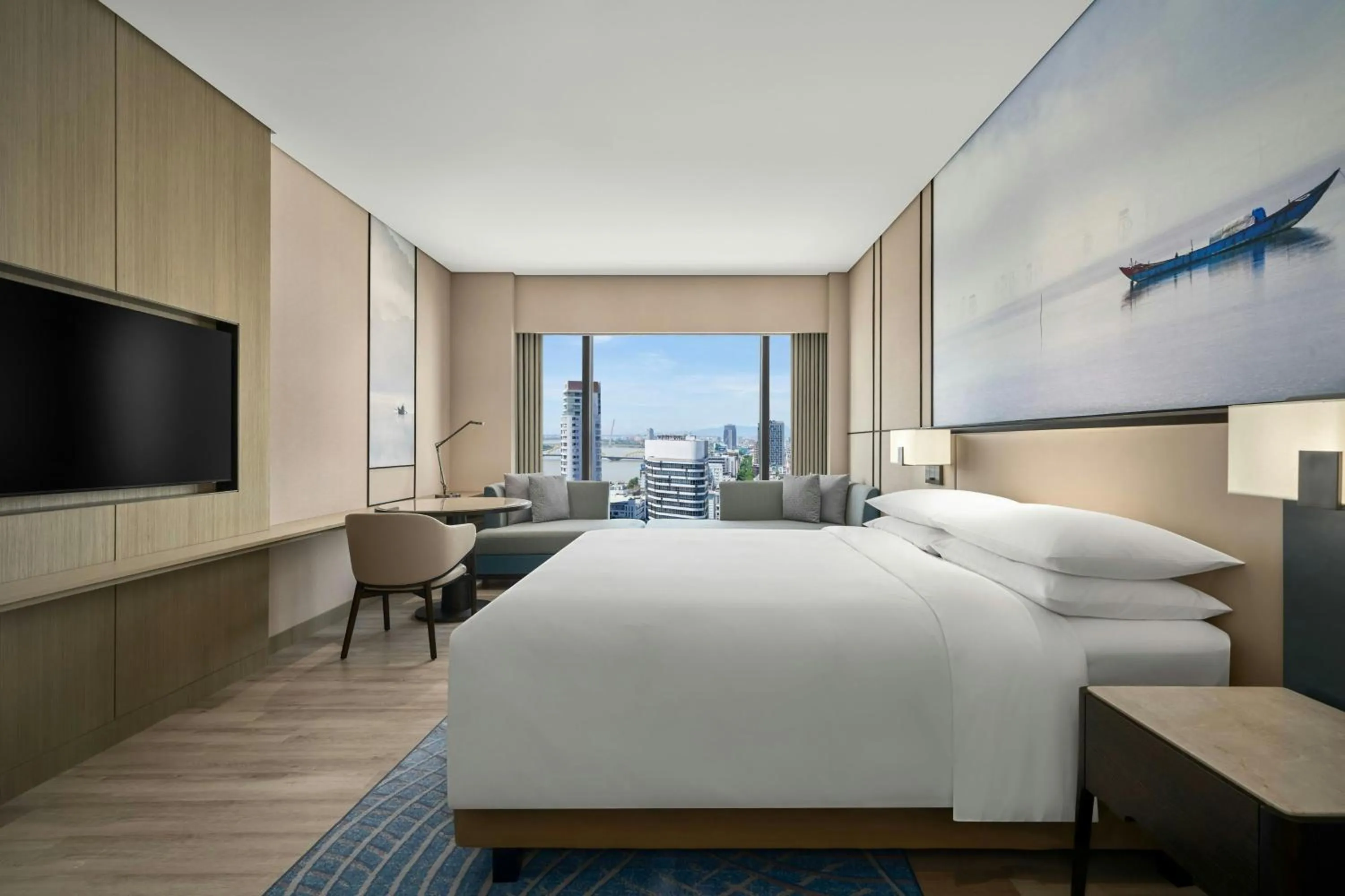 Photo of the whole room, Bed in Courtyard by Marriott Danang Han River