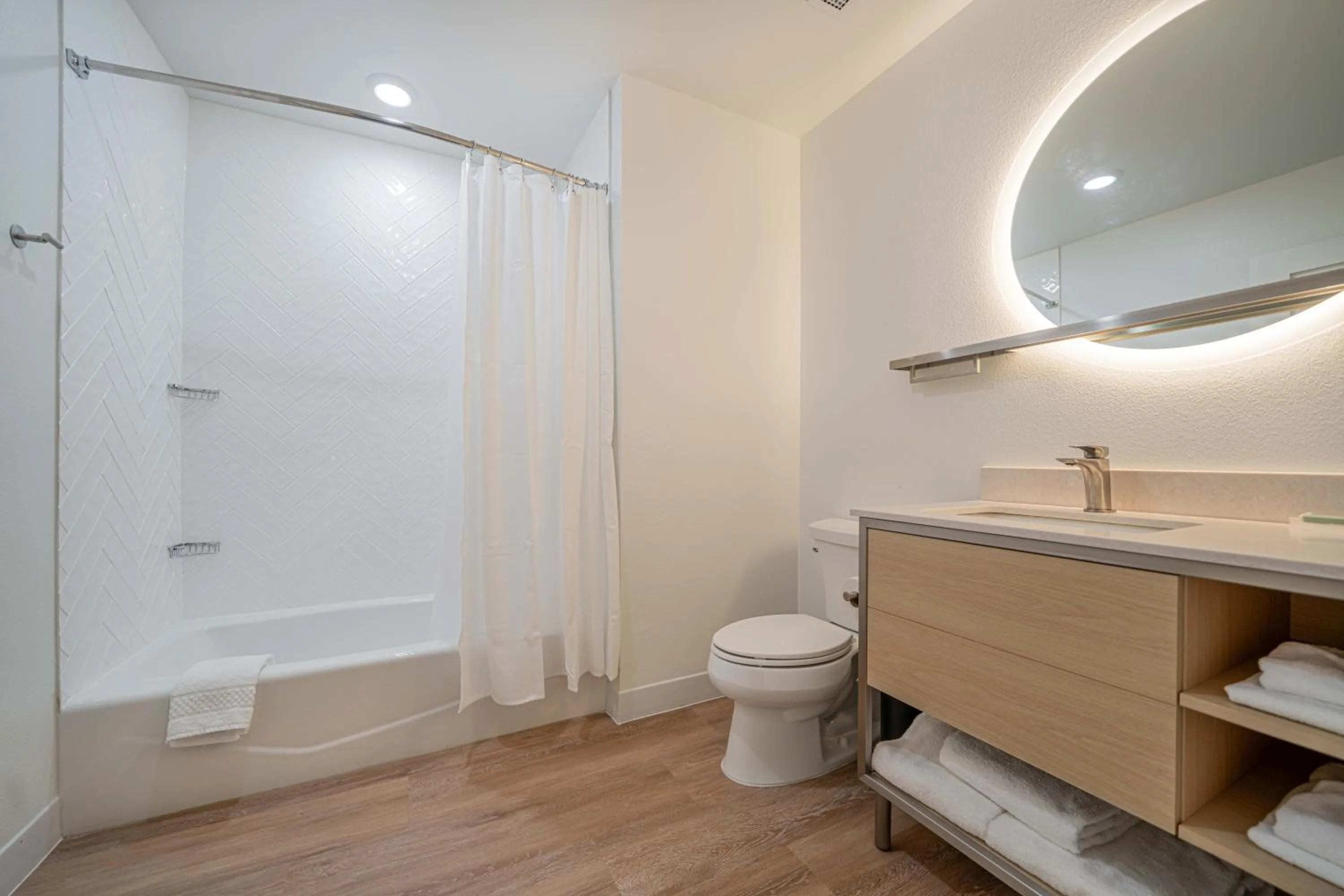 Bathroom in TownePlace Suites Longview