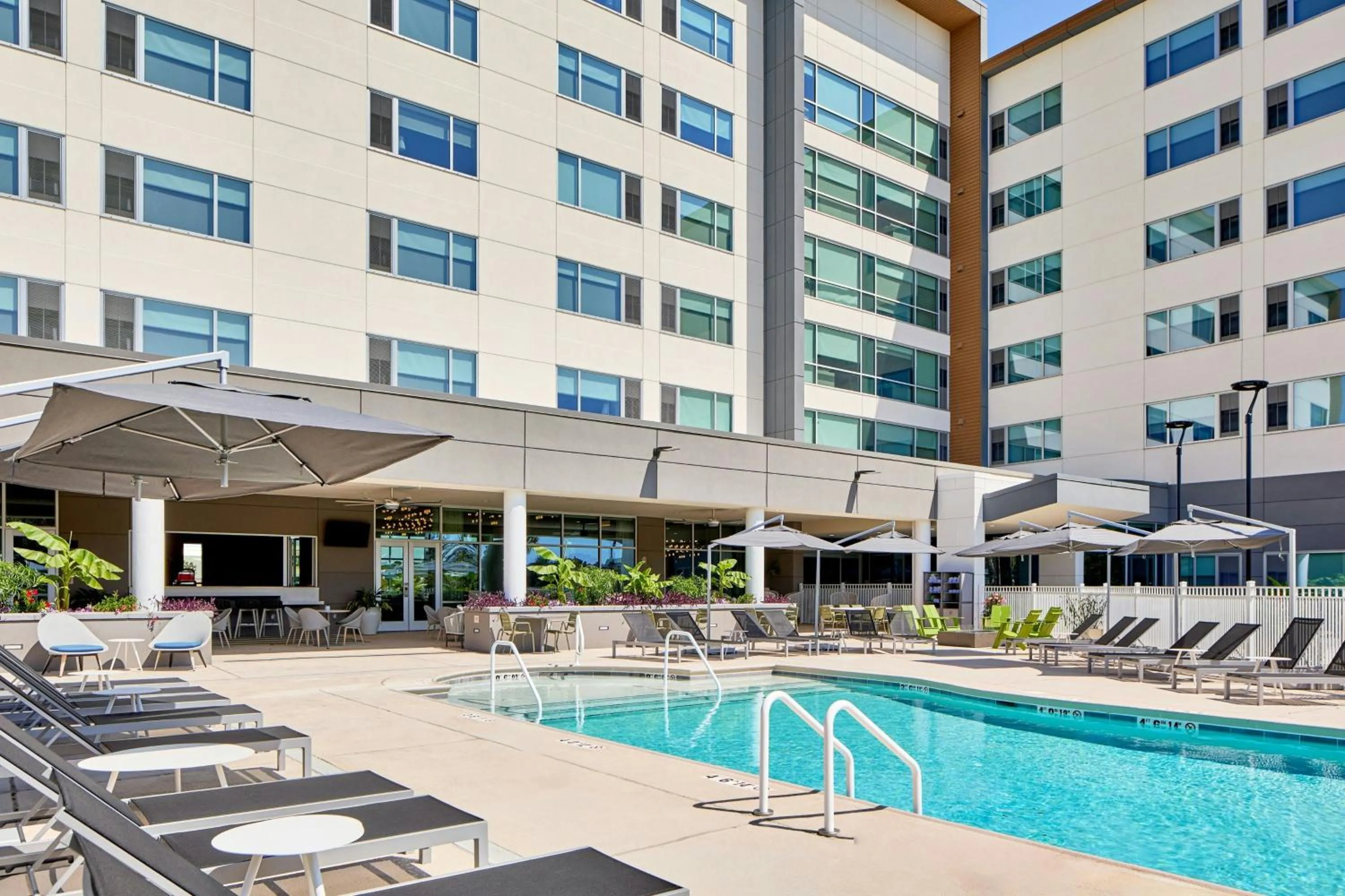 Swimming pool in Element Wilmington