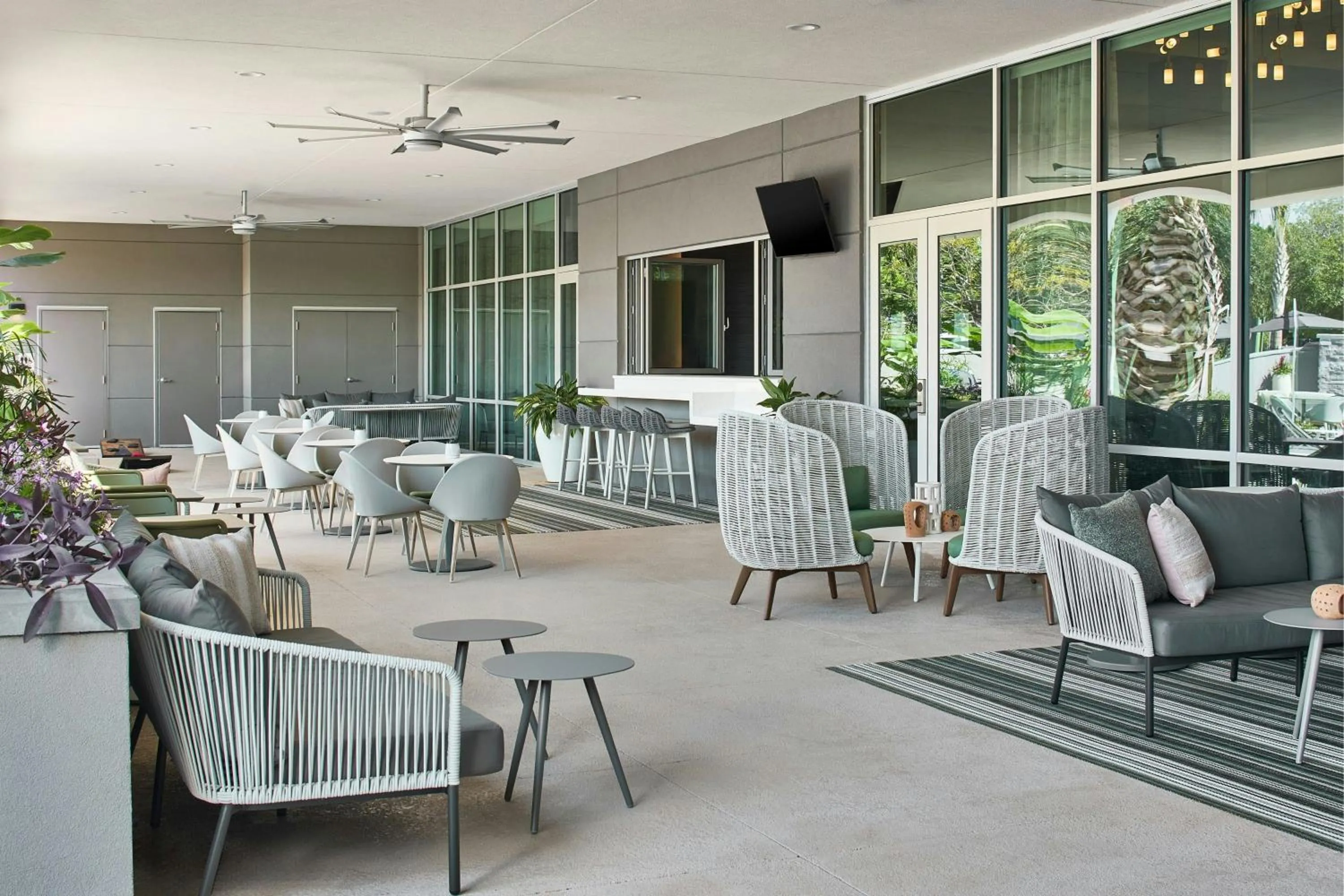 Lounge or bar in Element Wilmington