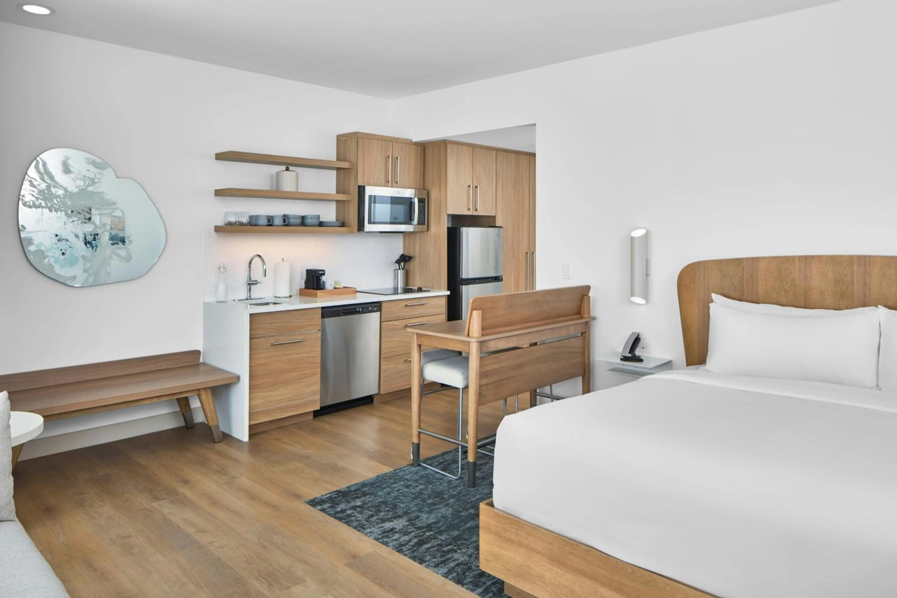 Photo of the whole room, Bed in Element Wilmington