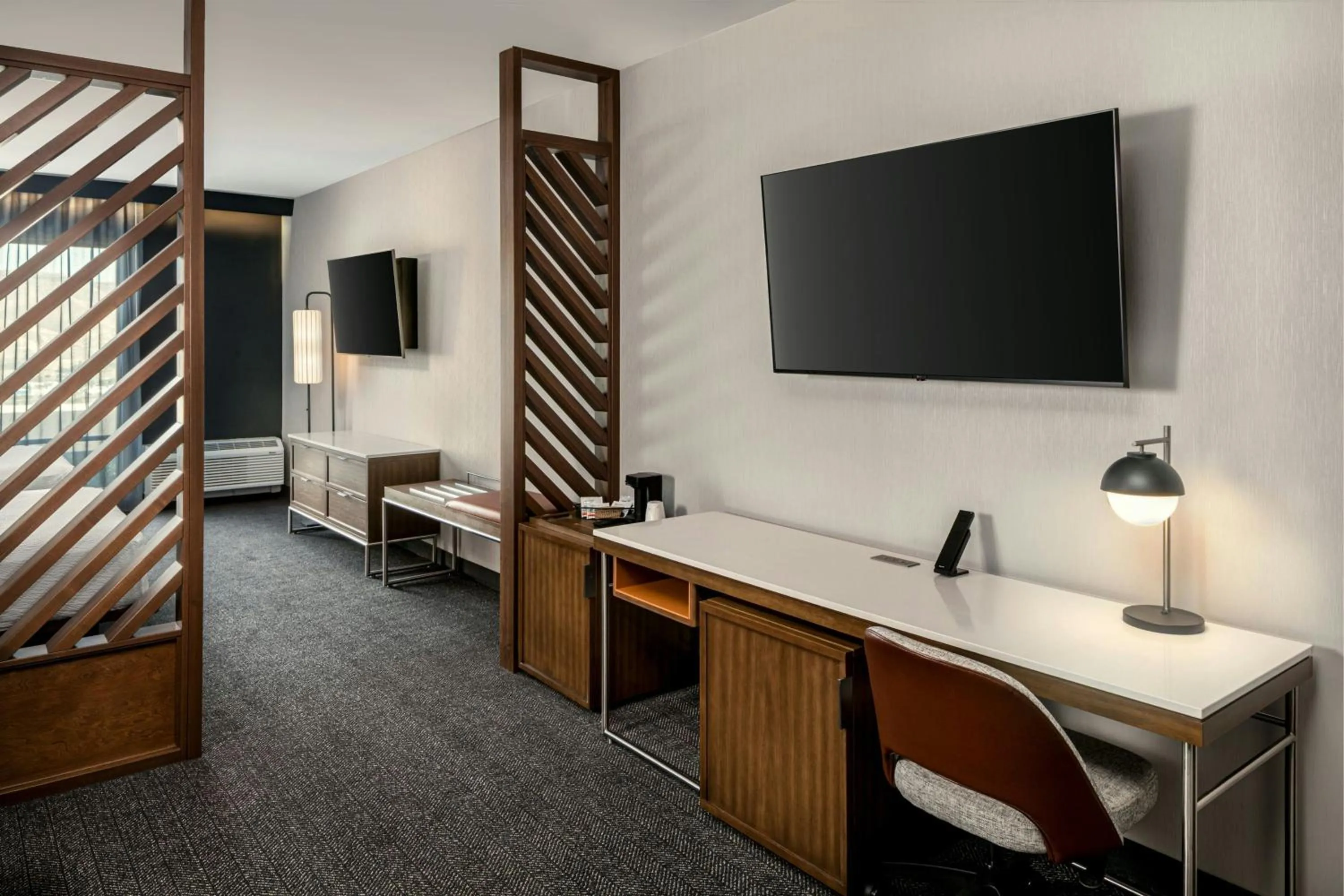 Photo of the whole room, Bed in Courtyard Lewiston