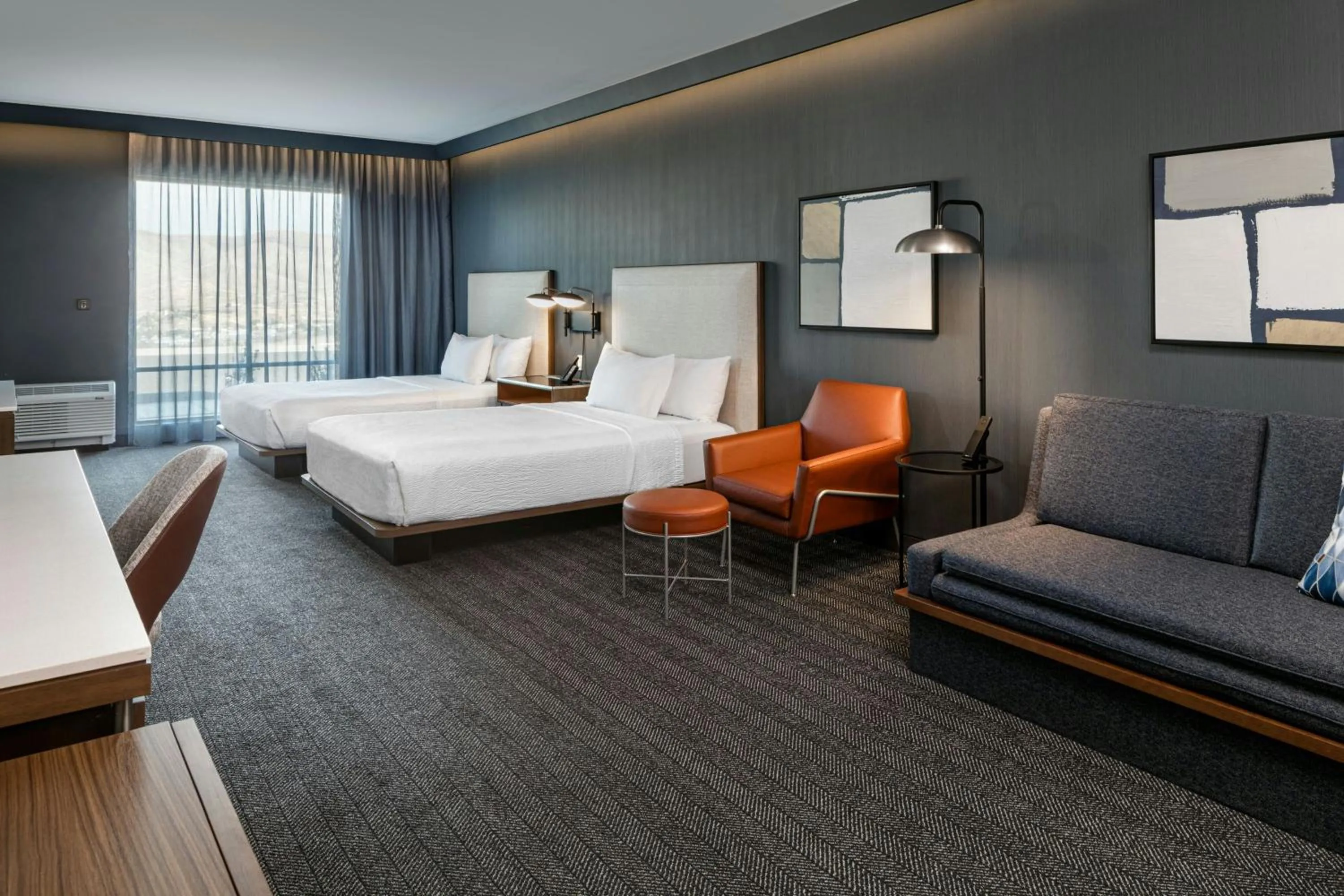 Photo of the whole room, Bed in Courtyard Lewiston