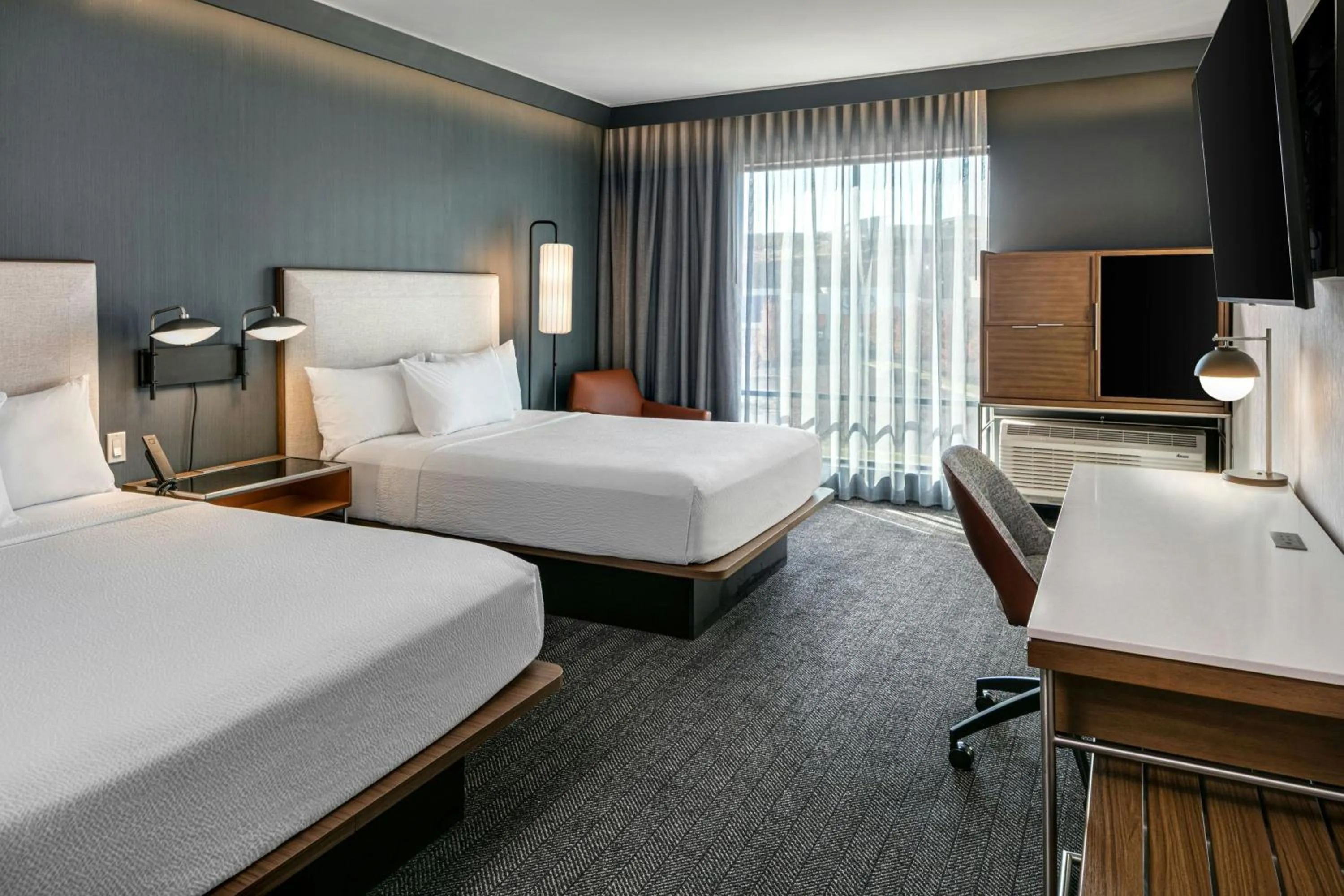 Photo of the whole room, Bed in Courtyard Lewiston