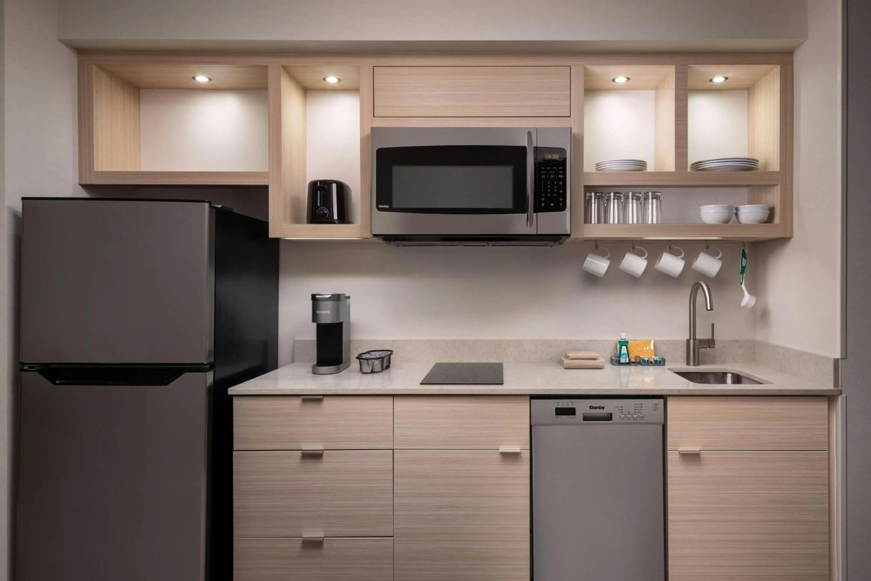 Kitchen or kitchenette in TownePlace Suites by Marriott Chilliwack