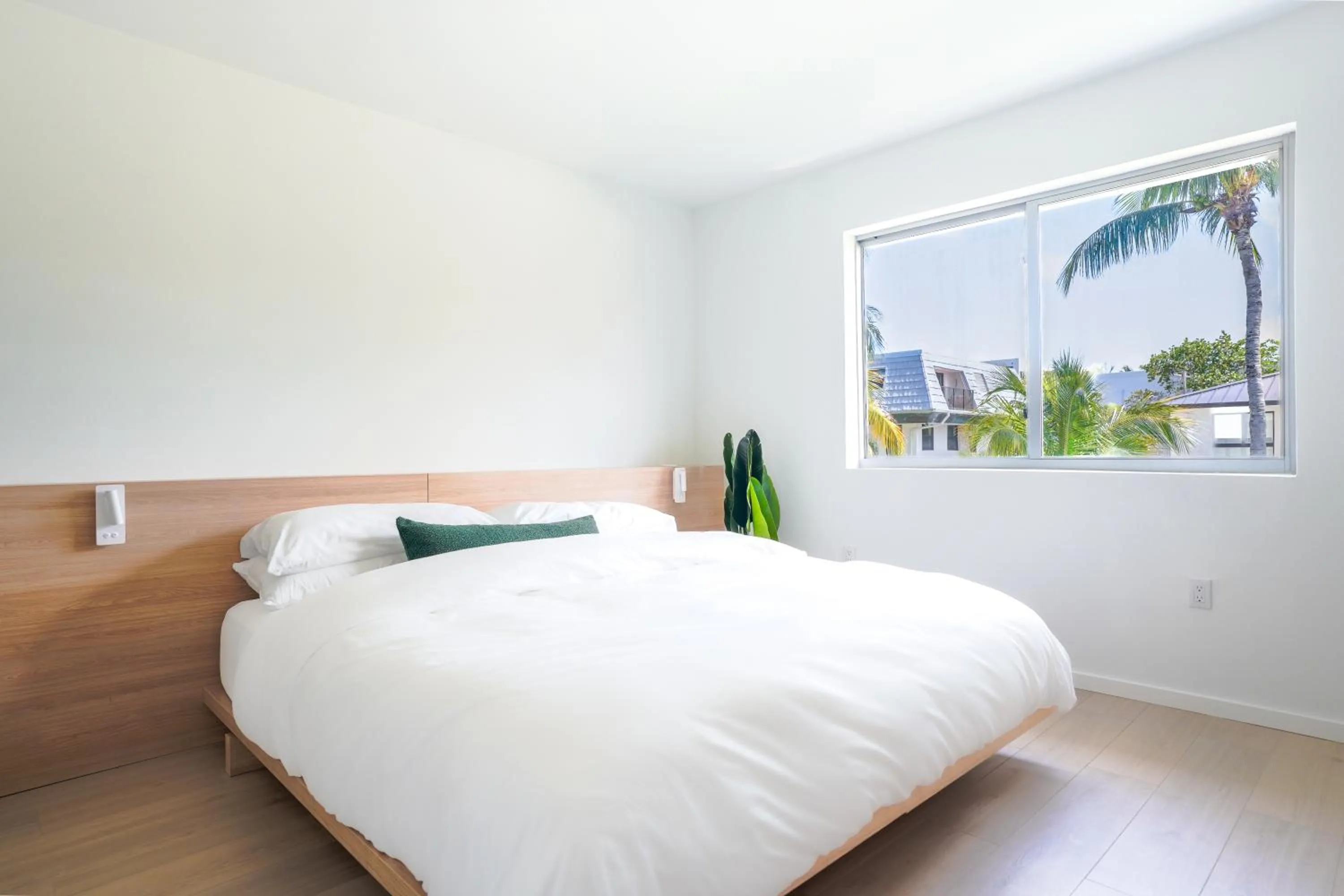 Bed in Beach Haus Key Biscayne Contemporary Apartments