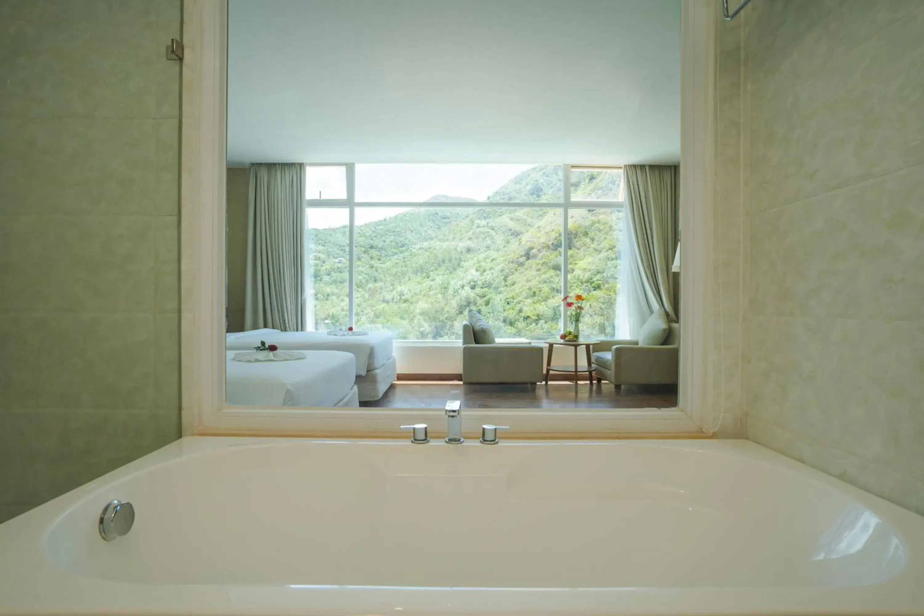 Deluxe Twin Room in Glamour Hotel Nha Trang Deluxe Twin Room in Glamour Hotel Nha Trang