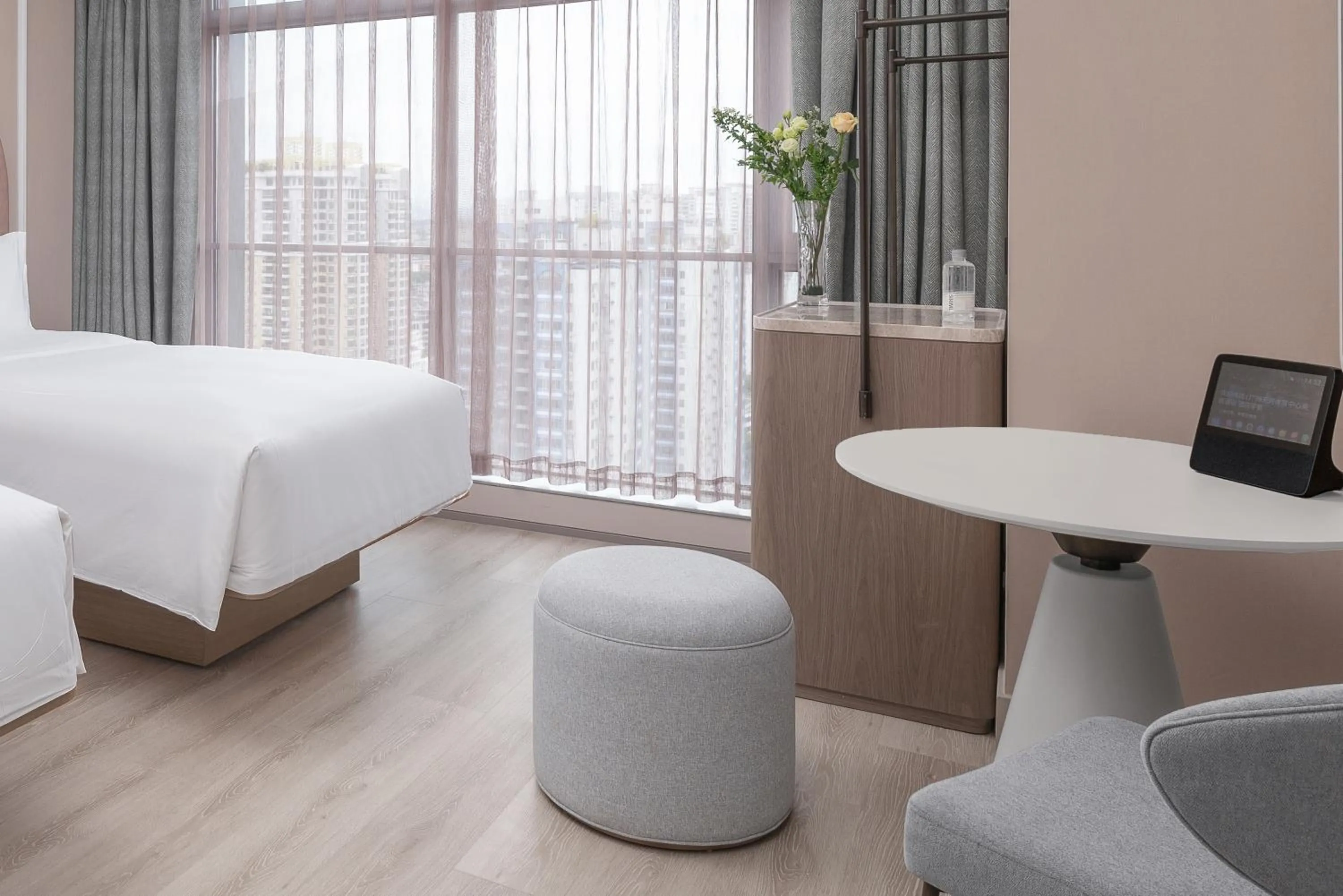 Living room, Bed in Mercure Guangzhou Tianhe Sports Center