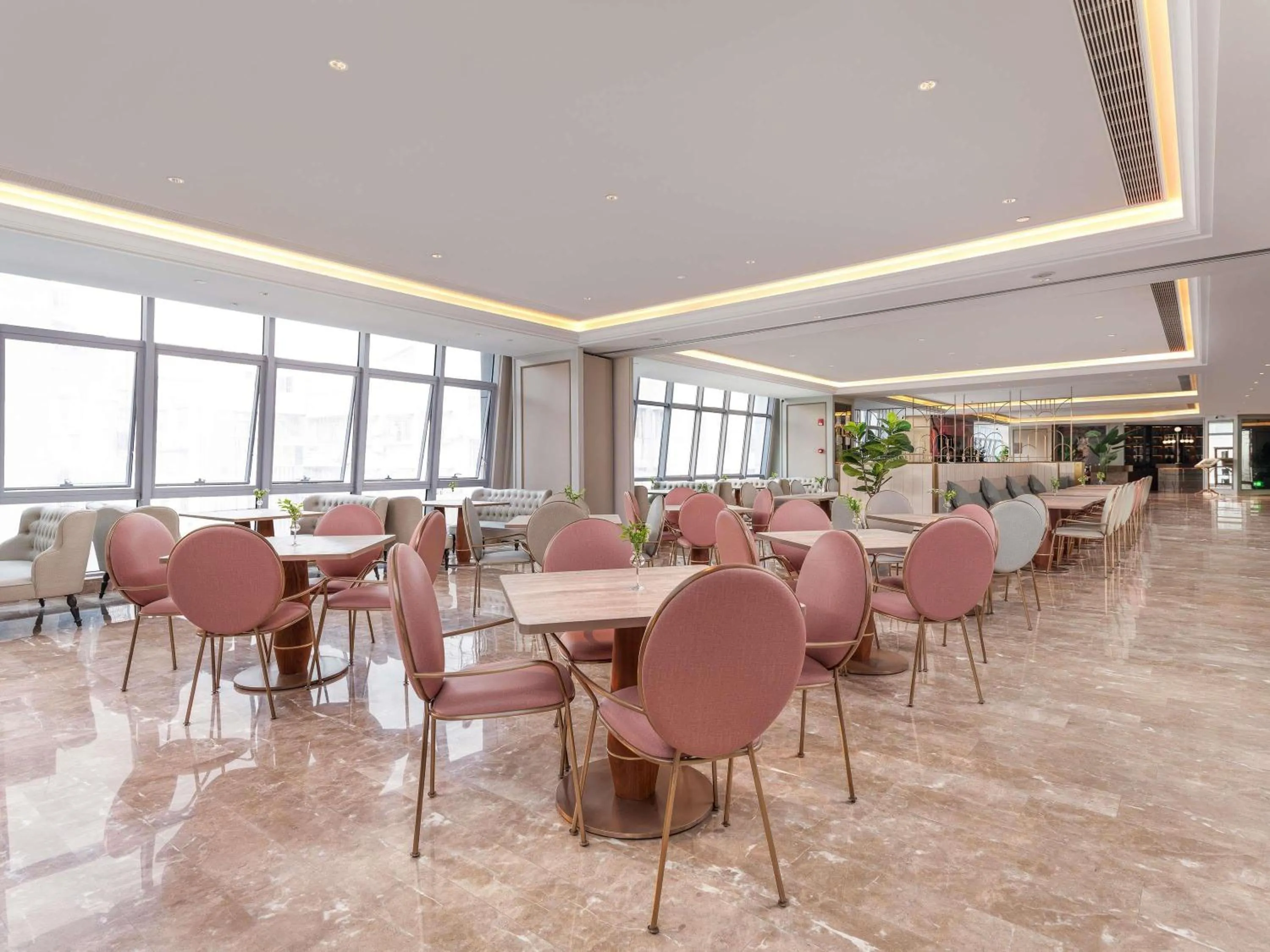 Restaurant/places to eat in Mercure Guangzhou Tianhe Sports Center