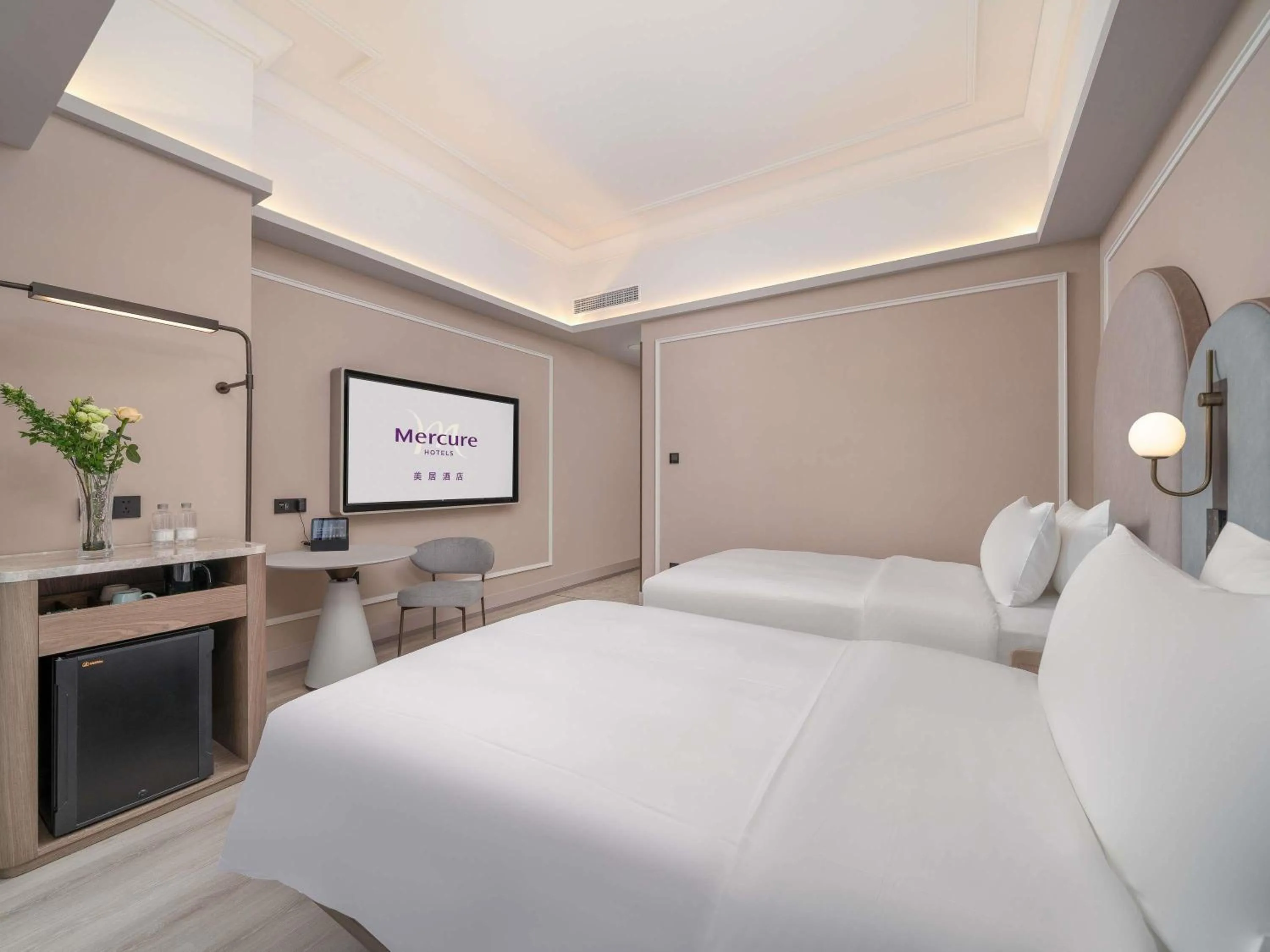 Bedroom, Bed in Mercure Guangzhou Tianhe Sports Center