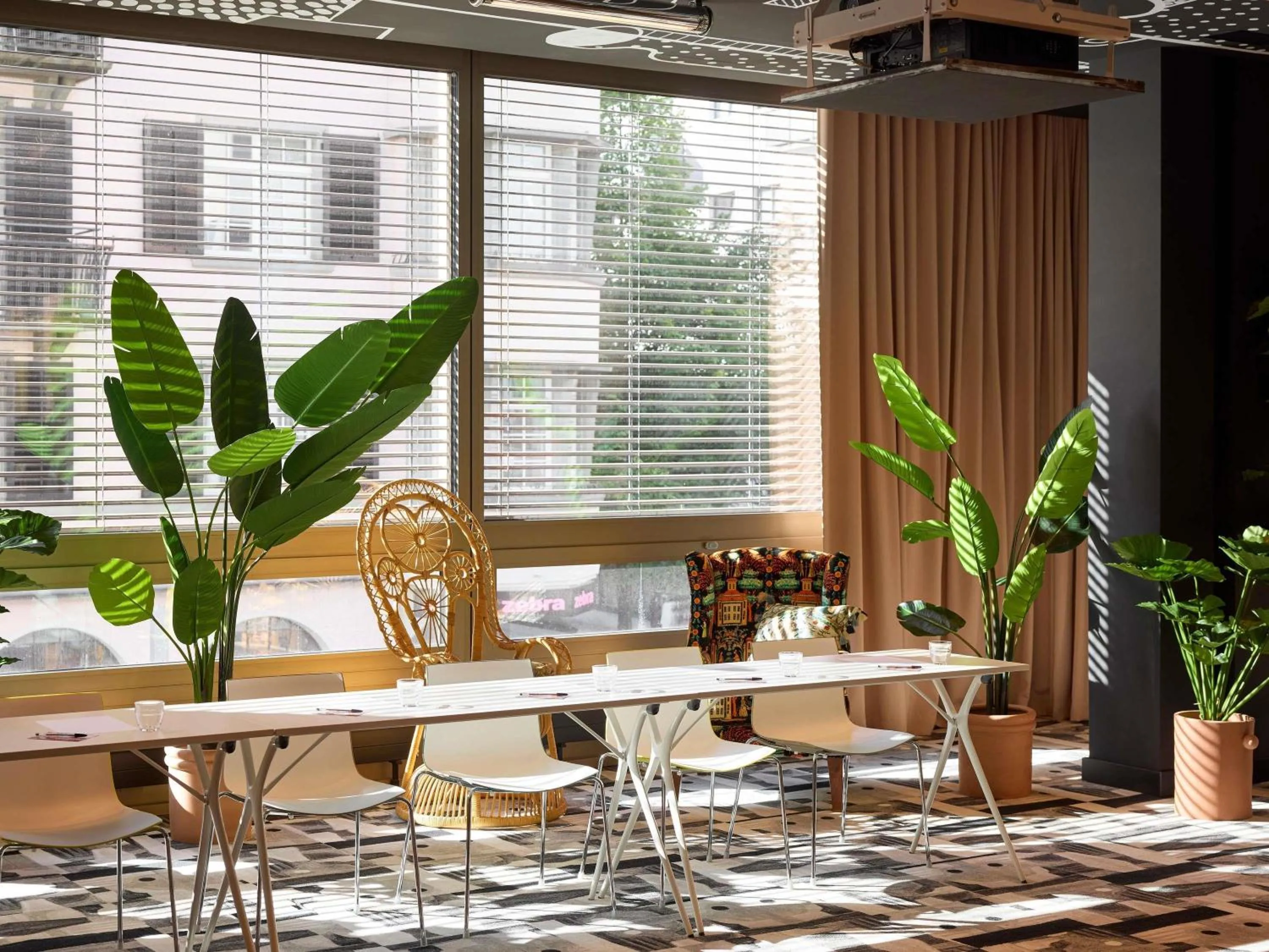 Meeting/conference room in Mama Shelter Zurich