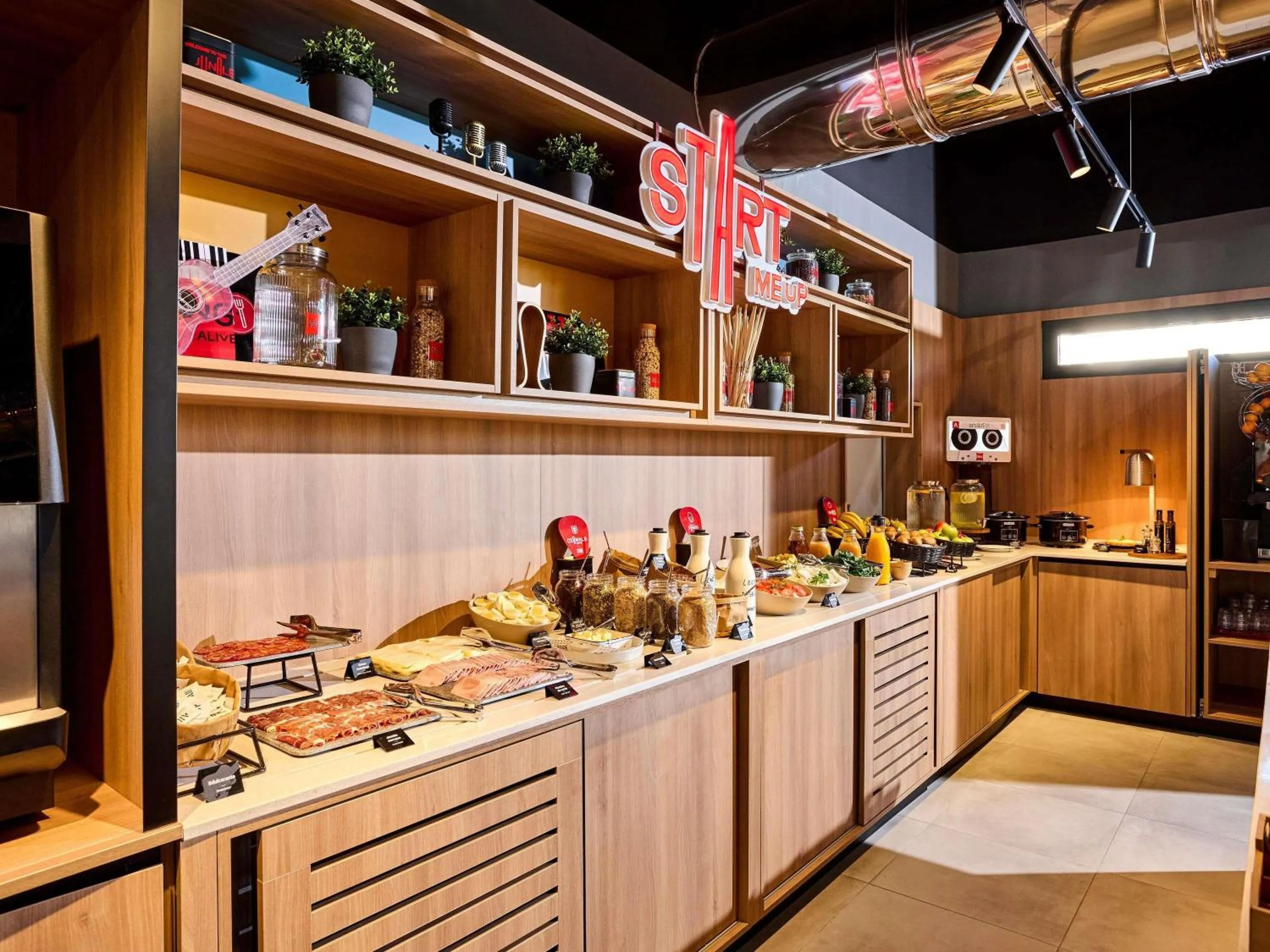 Breakfast in ibis Madrid Norte Las Tablas