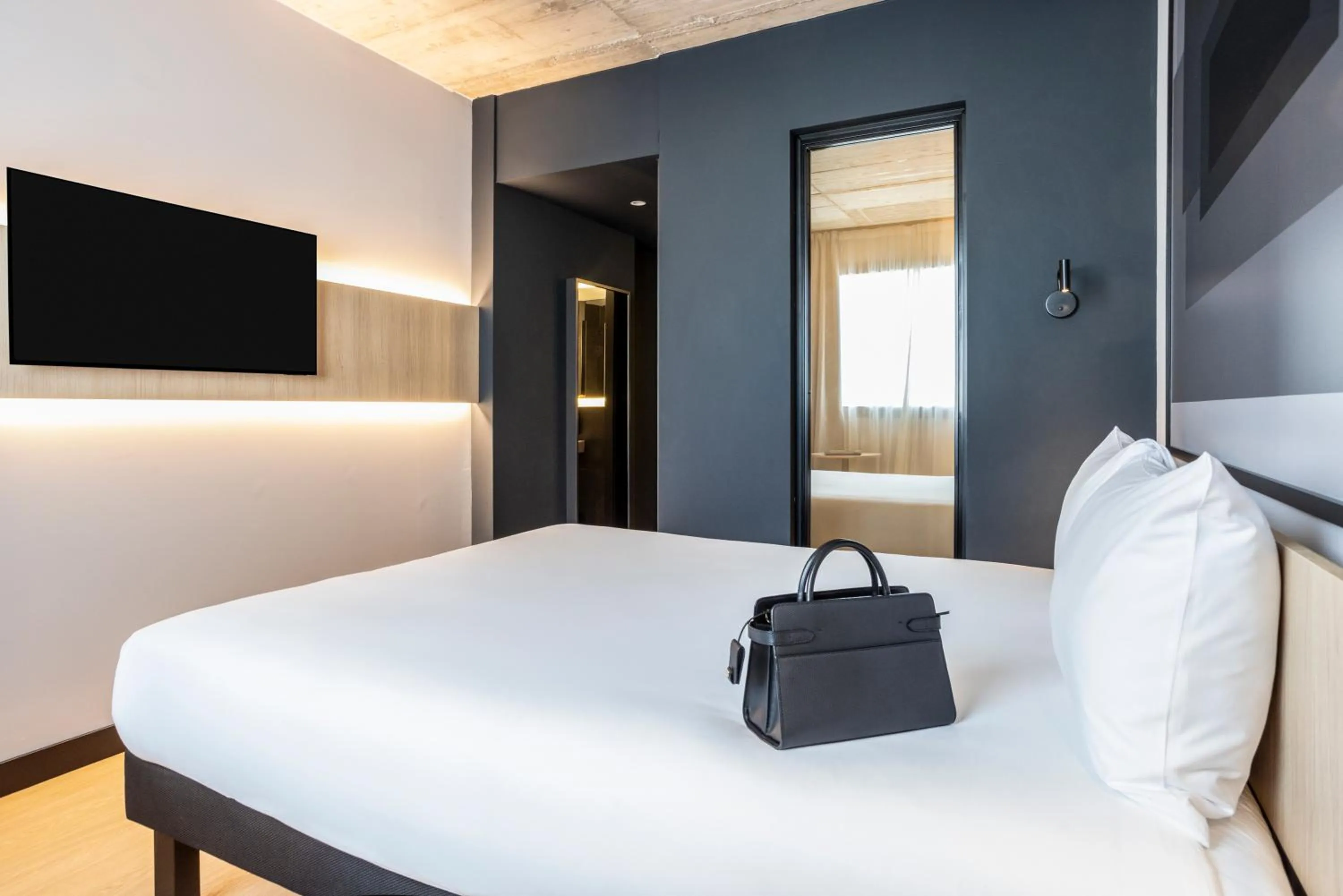 Bed in ibis Madrid Norte Las Tablas