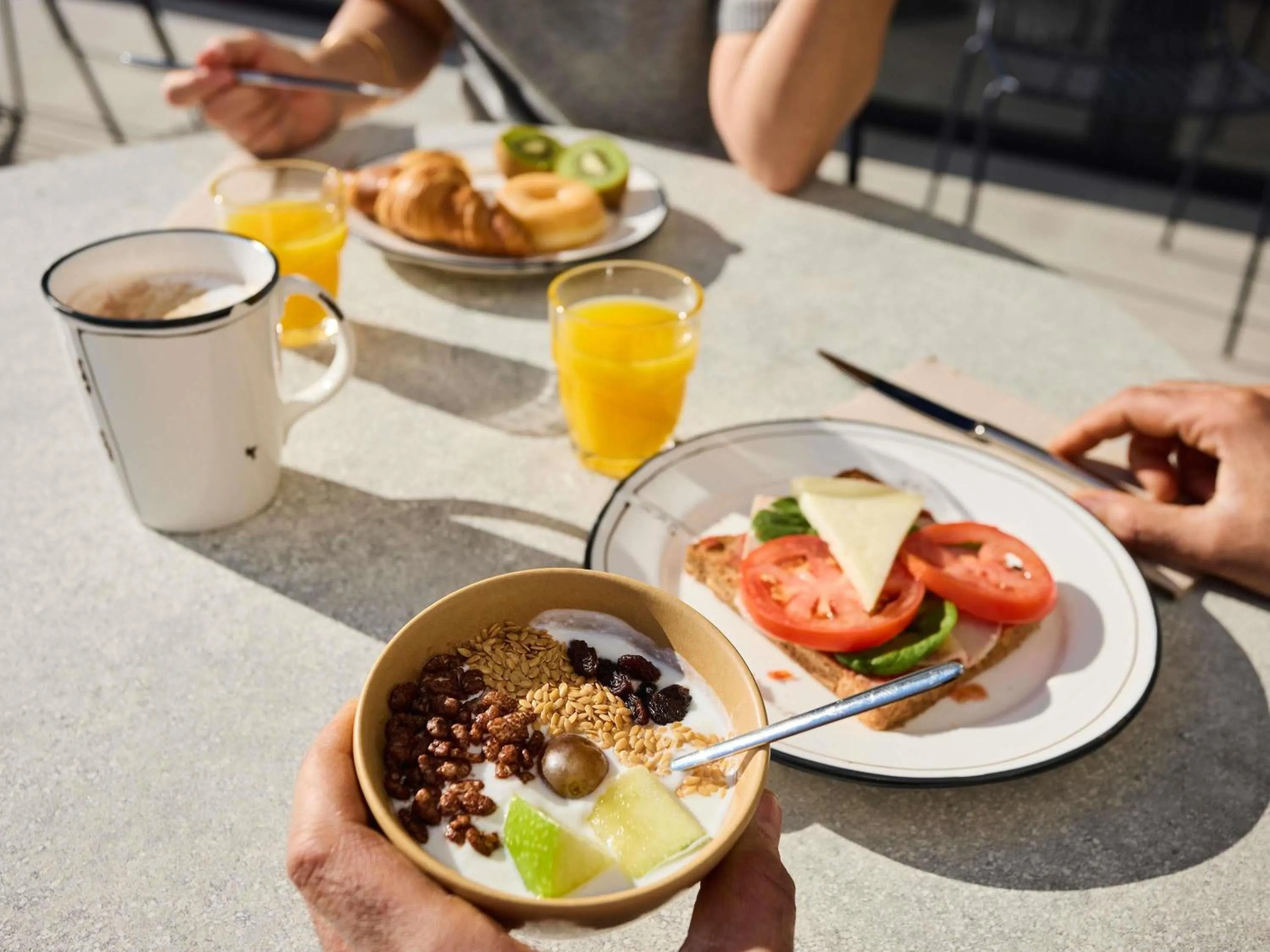 Restaurant/places to eat in ibis Madrid Norte Las Tablas