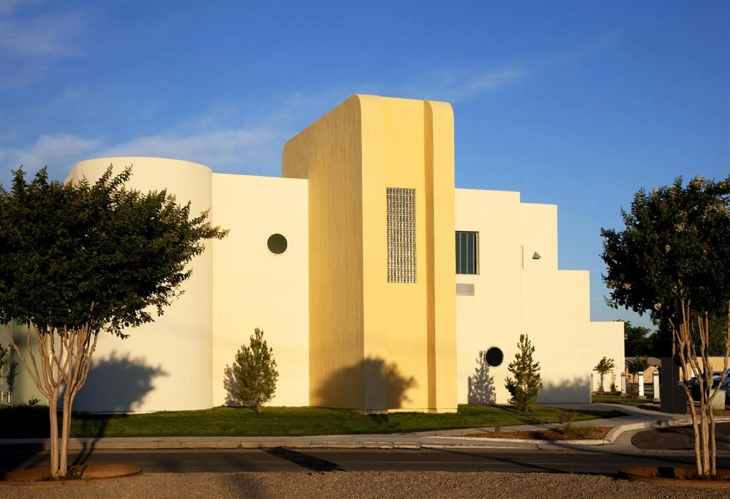 Property building in Spark by Hilton Artesia