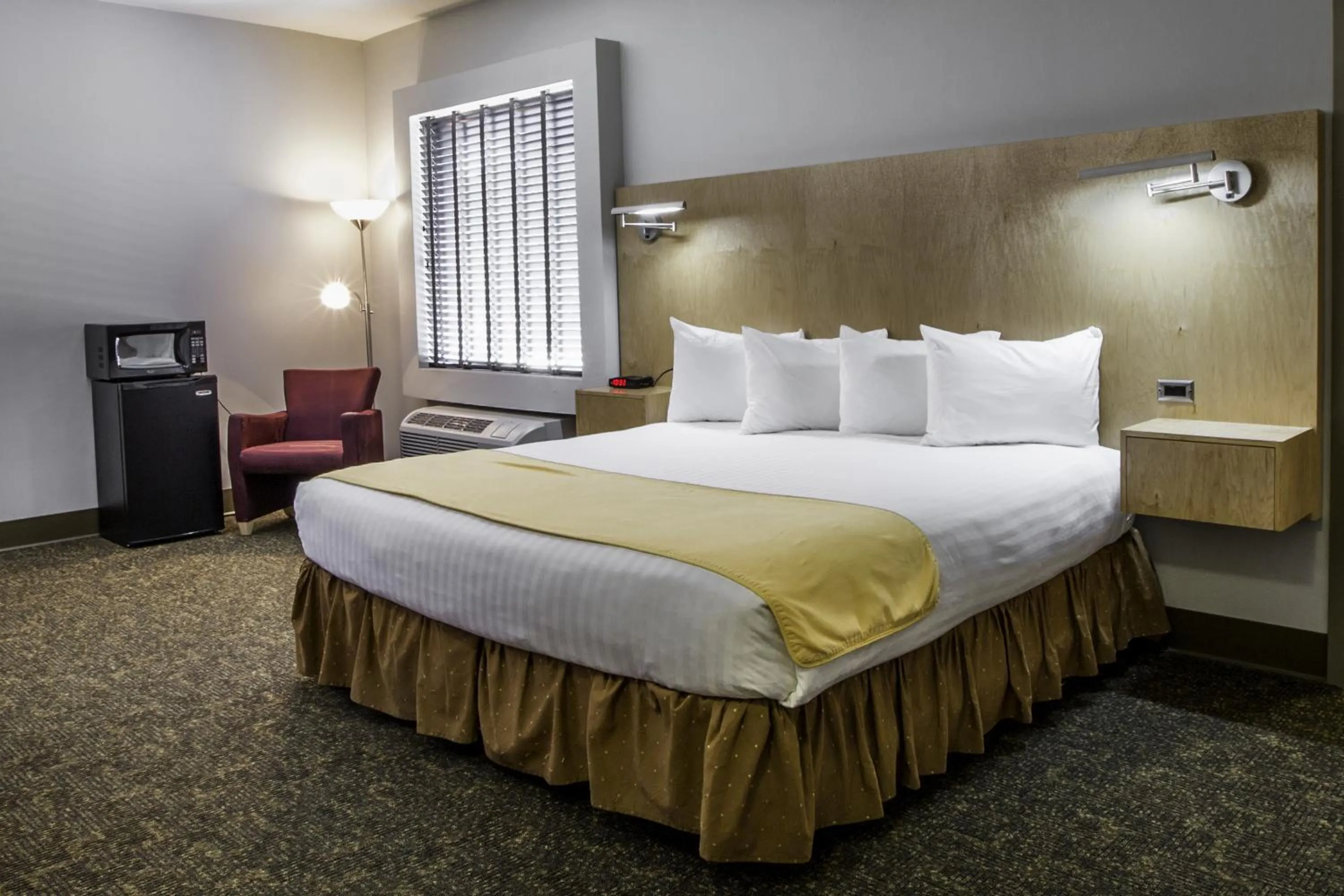 Photo of the whole room, Bed in Spark by Hilton Artesia