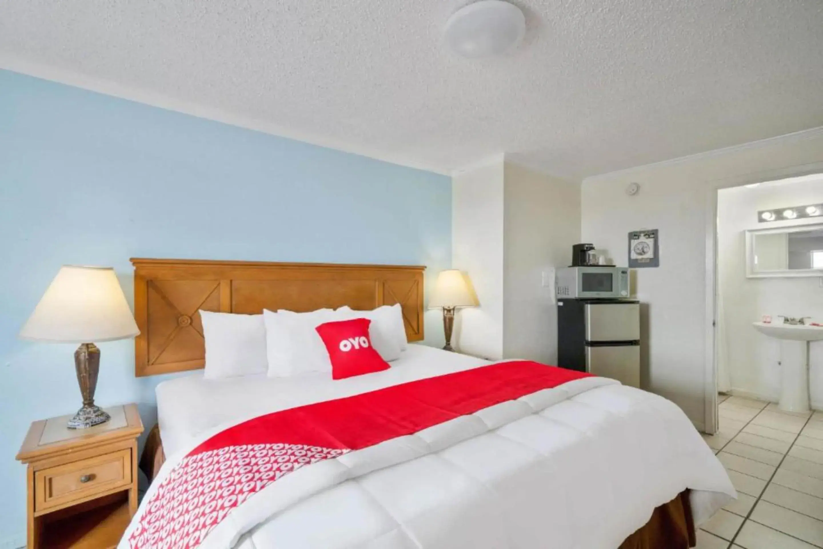 Premium King Bed in OYO Hotel Rockport- Bay View Premium King Bed in OYO Hotel Rockport- Bay View