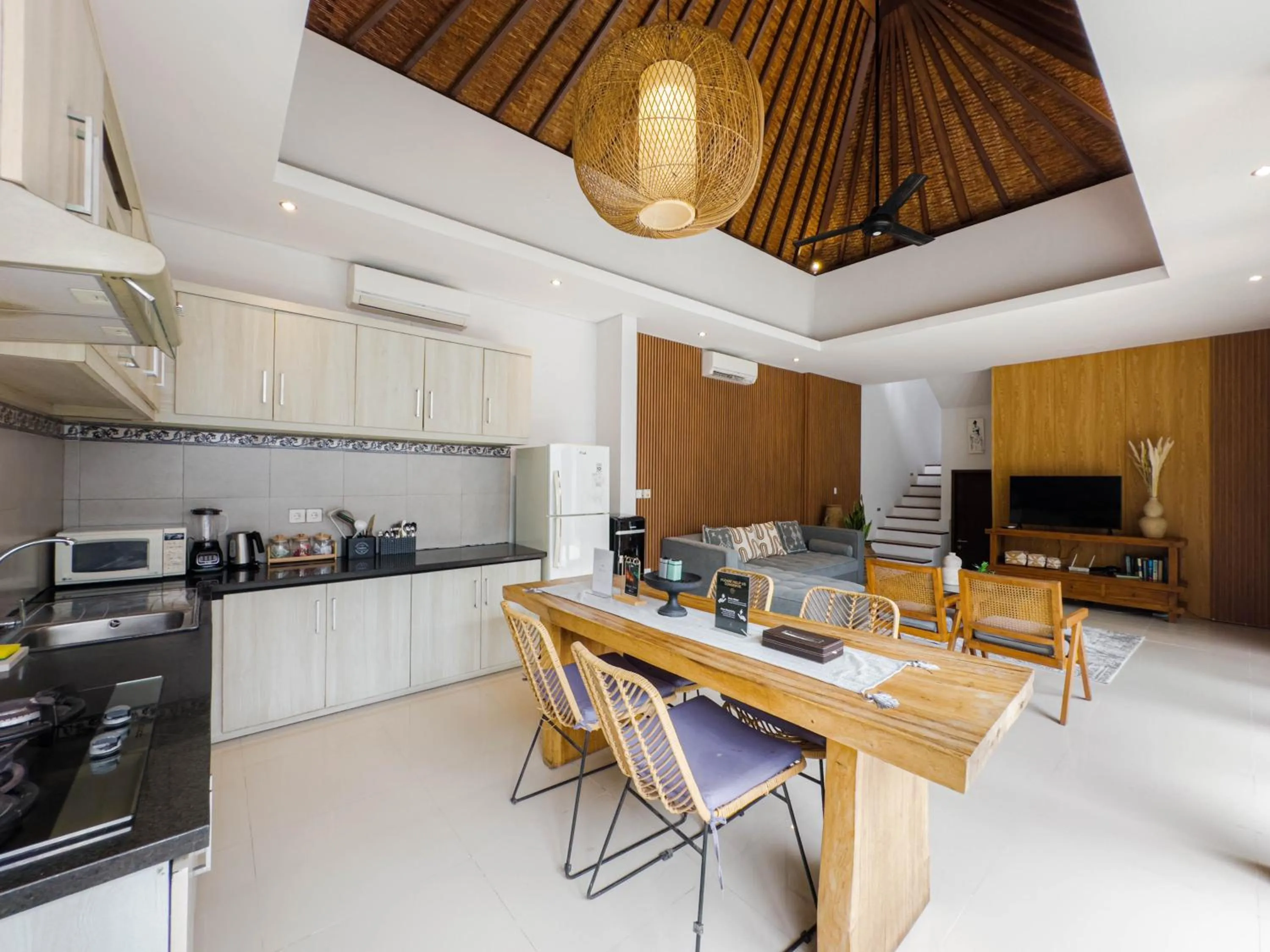 Communal lounge/ TV room in Kakul Vila