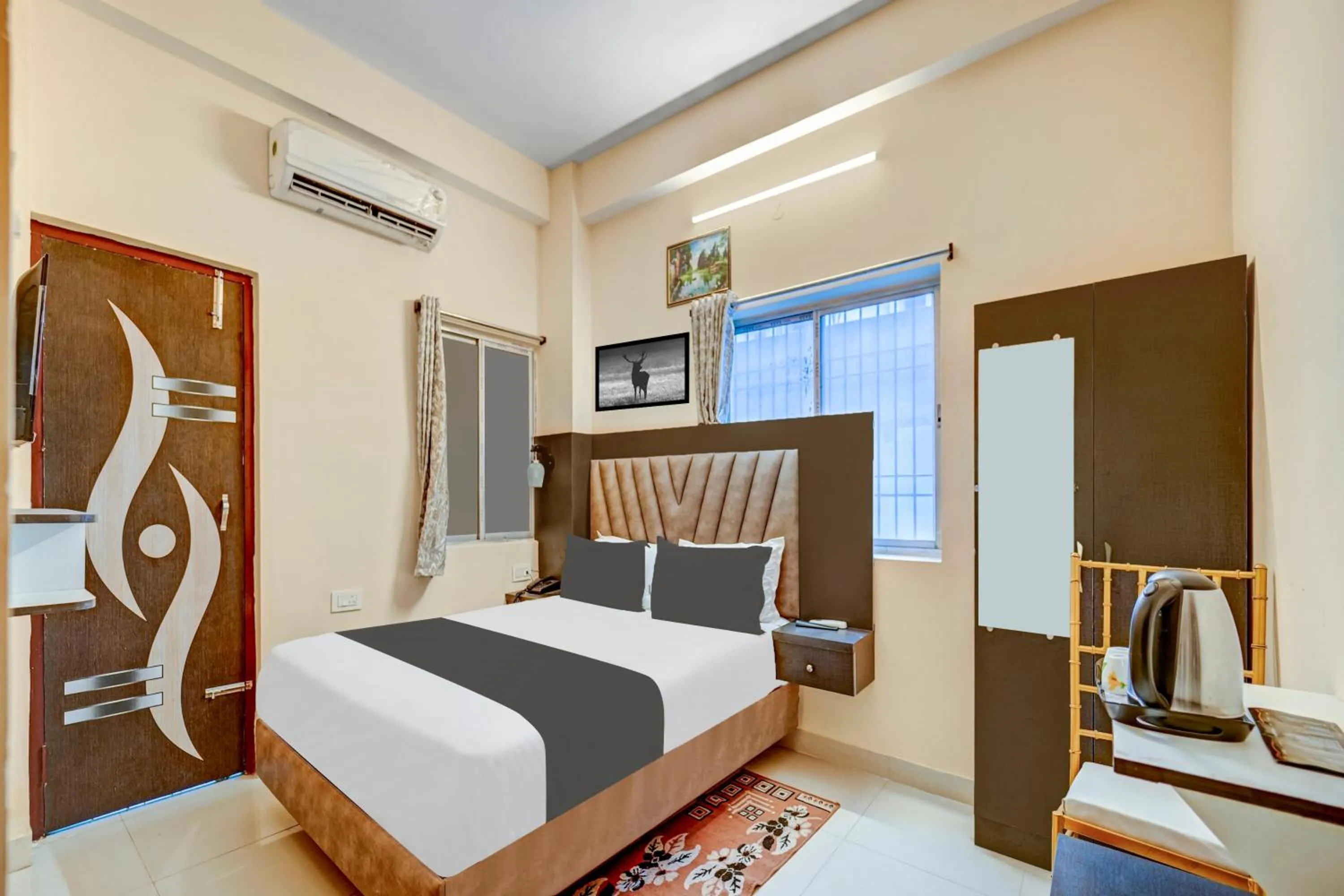 Bedroom, Bed in Super Townhouse Anisabad Near Mahavir Sansthan